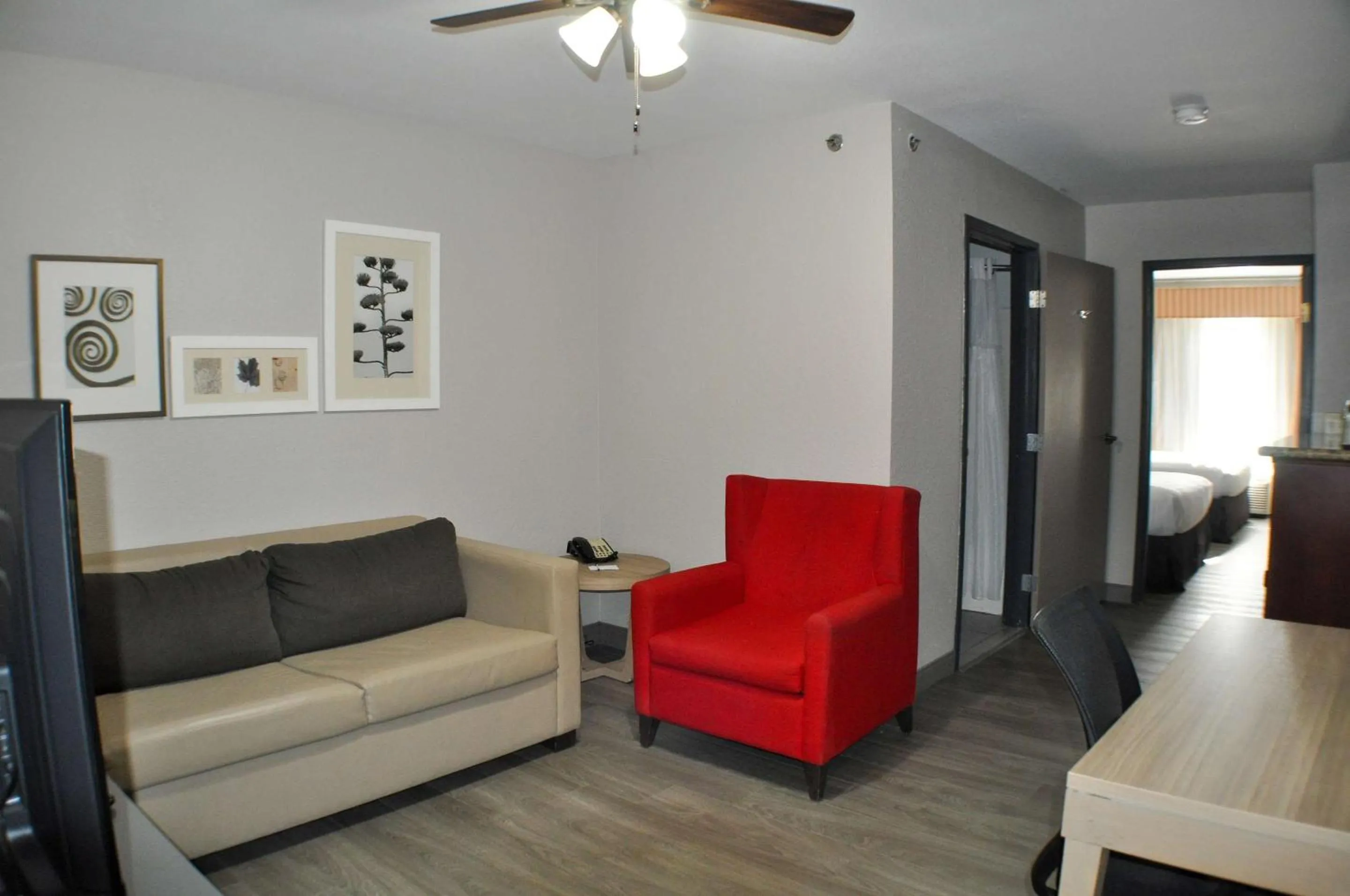 Bedroom in Country Inn & Suites by Radisson, Topeka West, KS