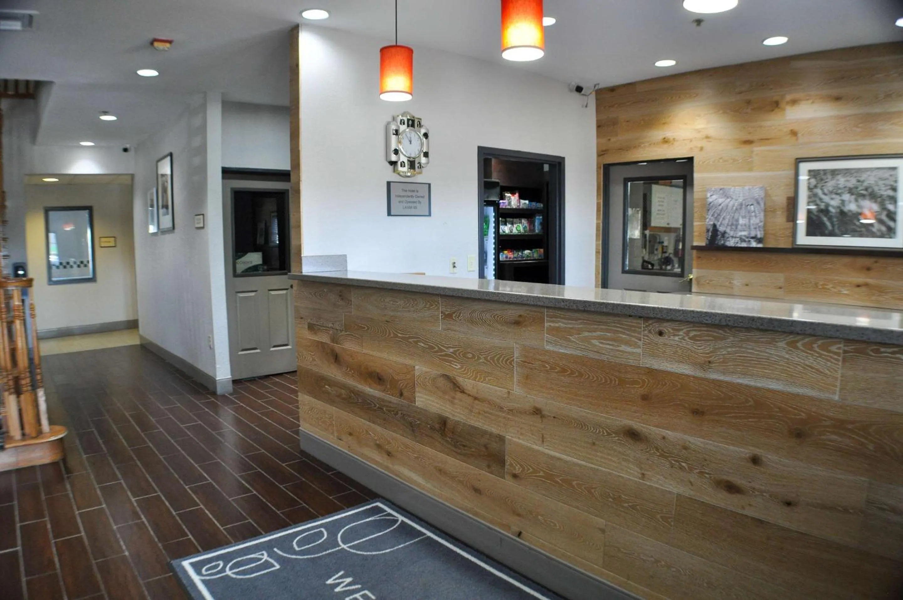 Lobby or reception in Country Inn & Suites by Radisson, Topeka West, KS