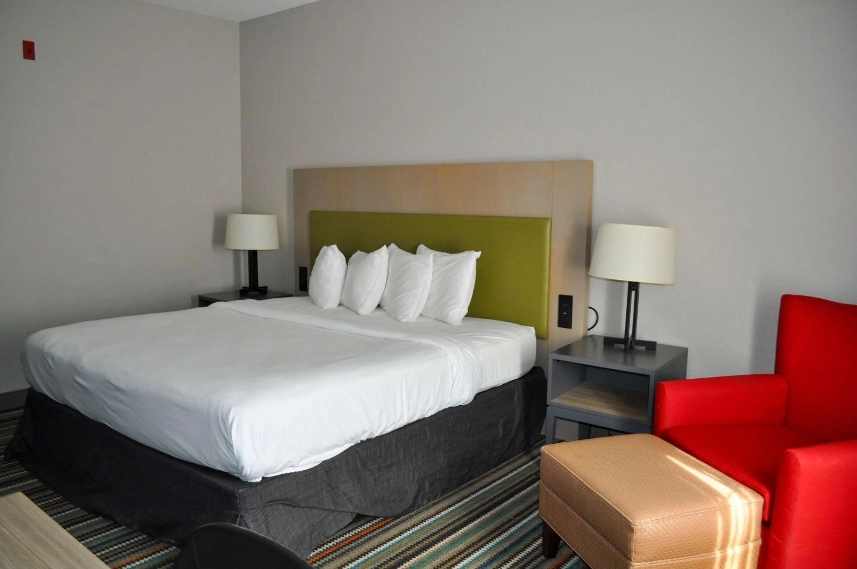 Bedroom, Bed in Country Inn & Suites by Radisson, Topeka West, KS