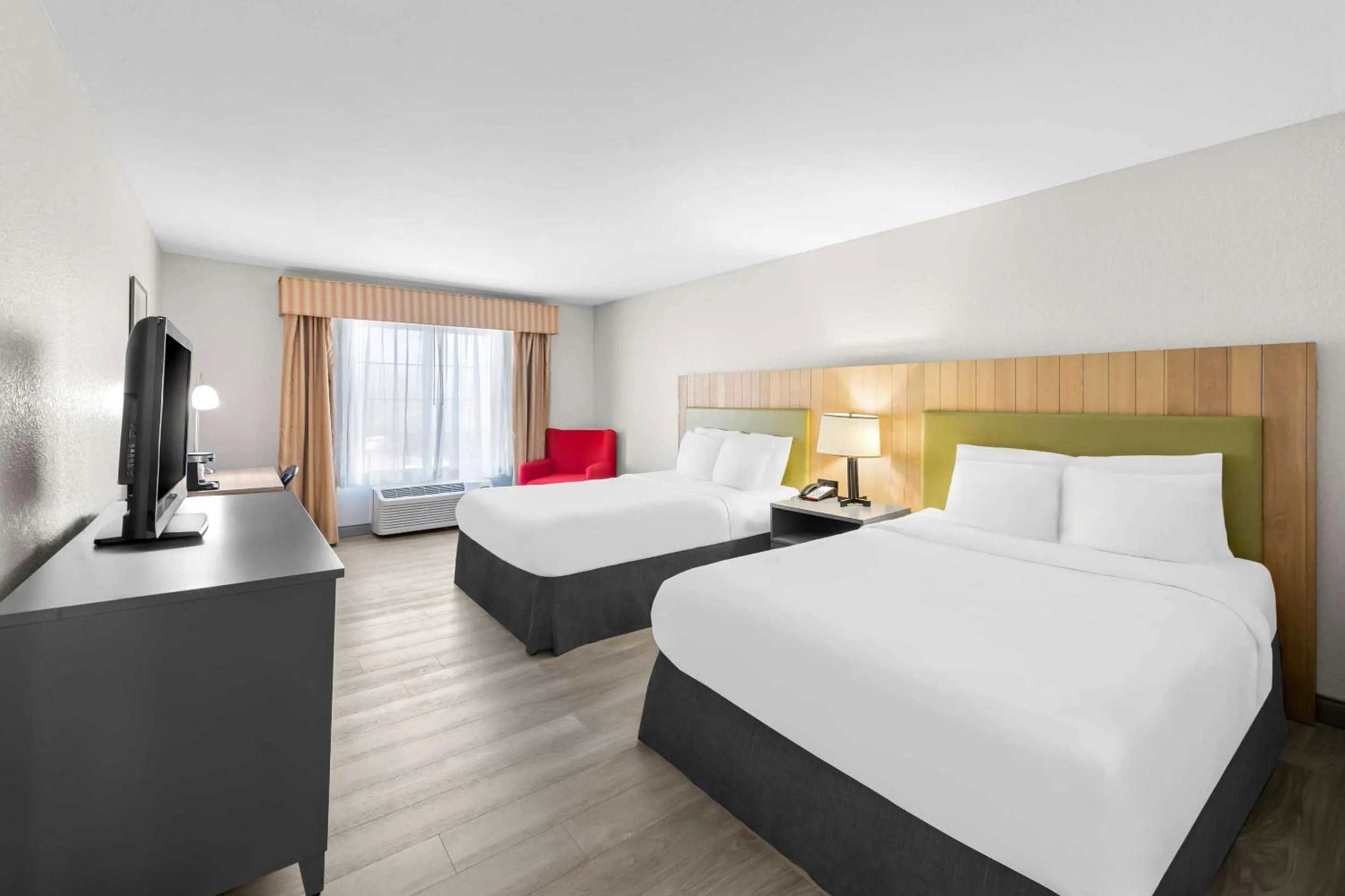 Bedroom, Bed in Country Inn & Suites by Radisson, Topeka West, KS