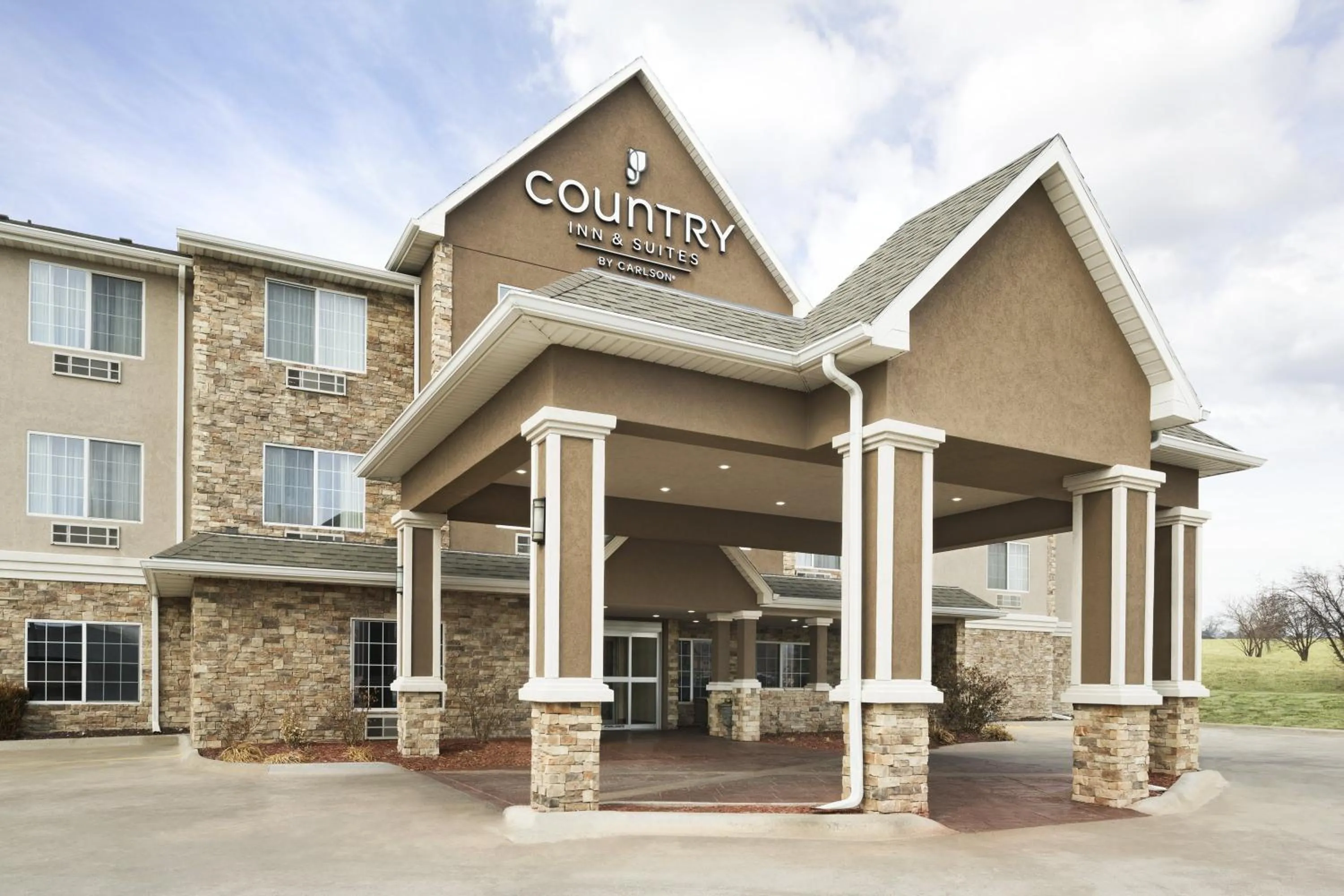 Facade/entrance in Country Inn & Suites by Radisson, Topeka West, KS