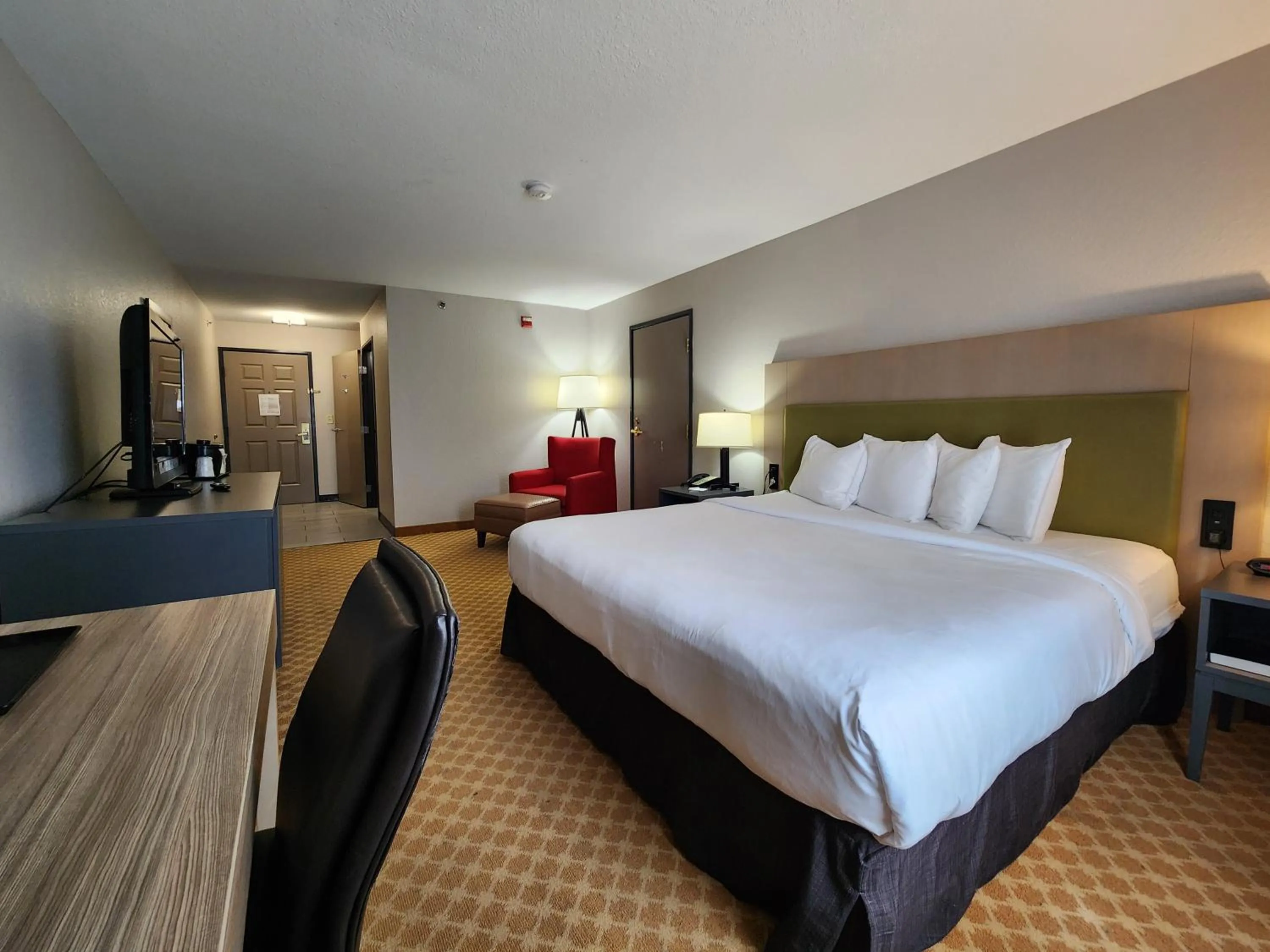 Bedroom, Bed in Country Inn & Suites by Radisson, Topeka West, KS