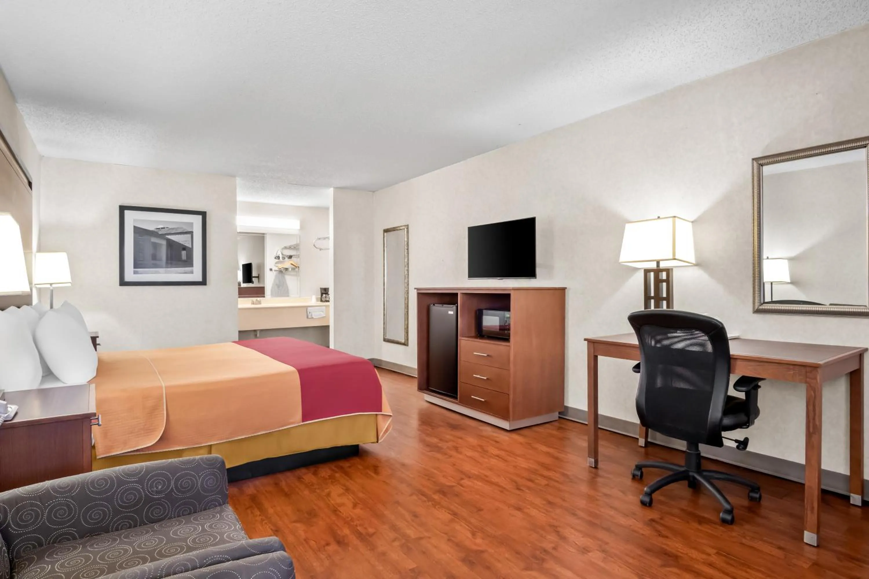 Bed in Americas Best Value Inn Midlothian