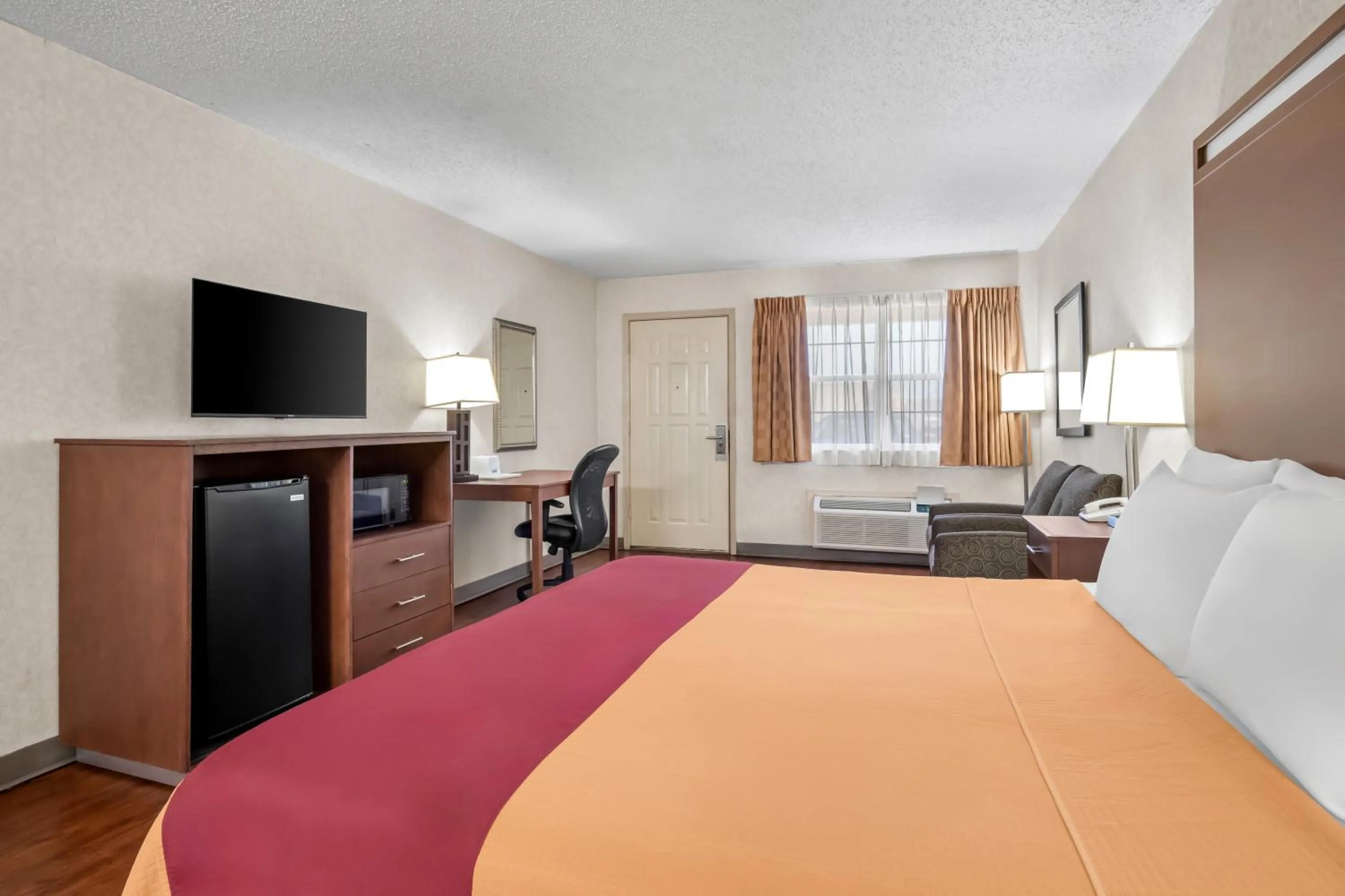 Bed in Americas Best Value Inn Midlothian