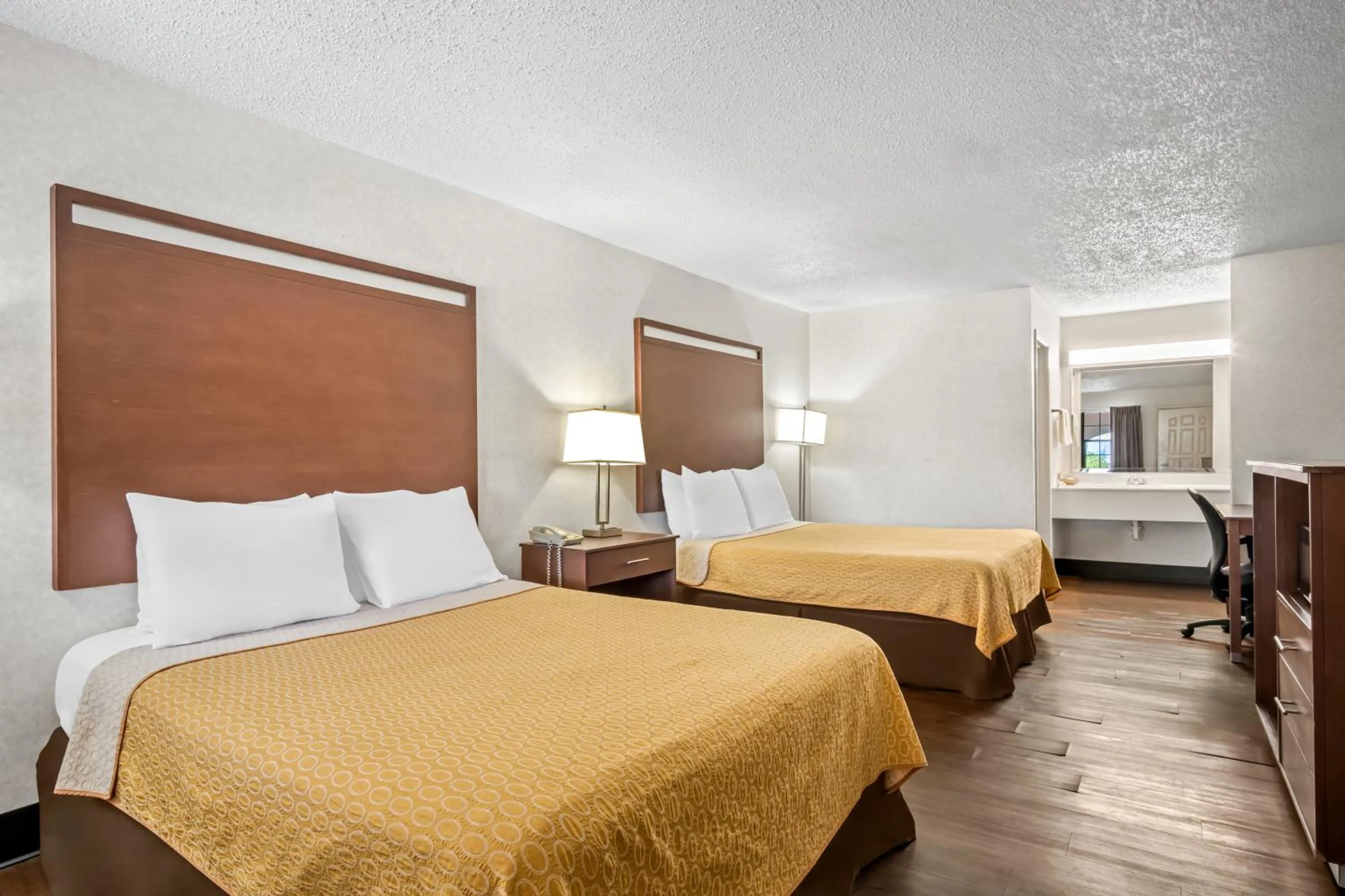 Bed in Americas Best Value Inn Midlothian