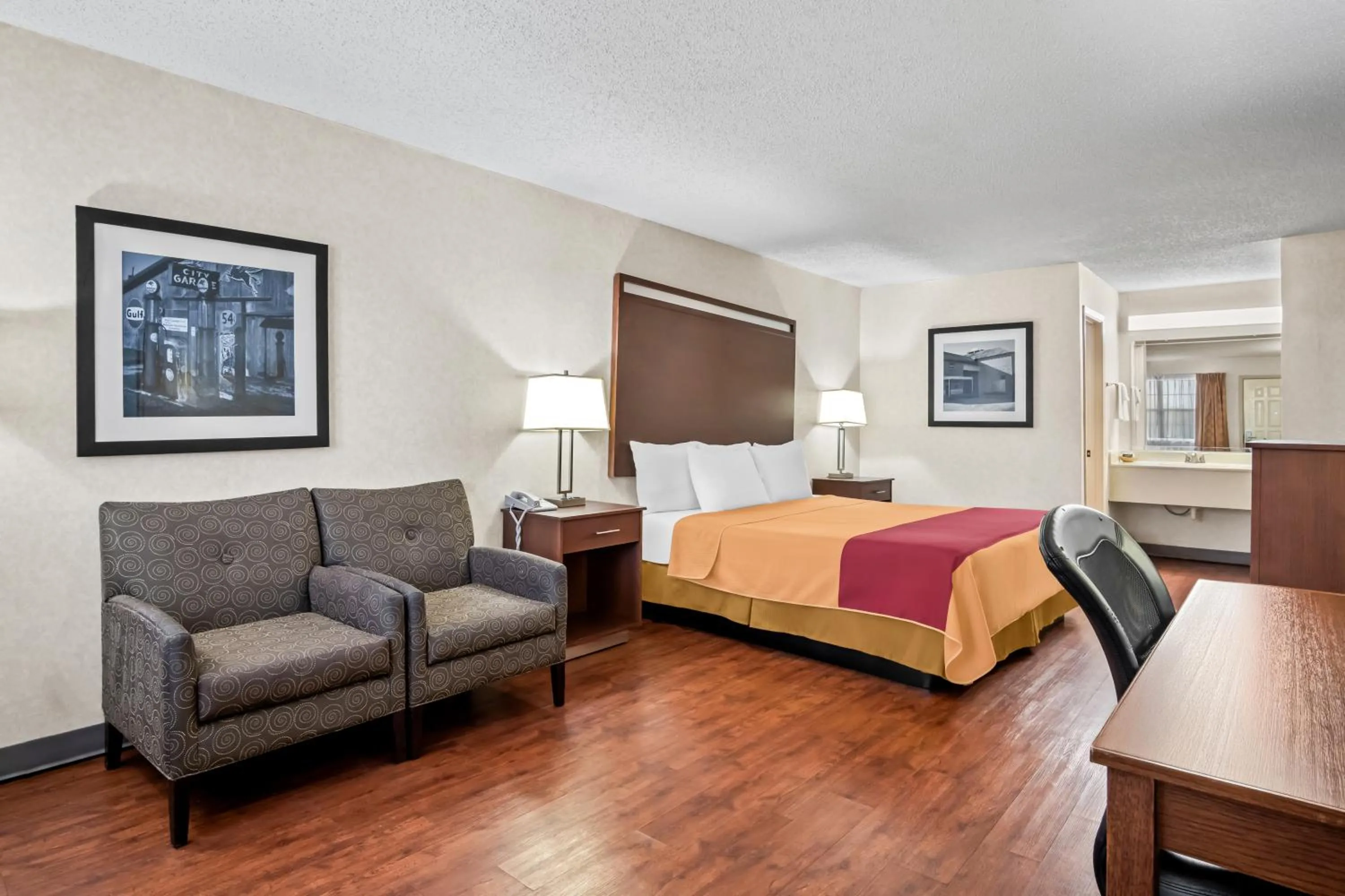 Bed in Americas Best Value Inn Midlothian