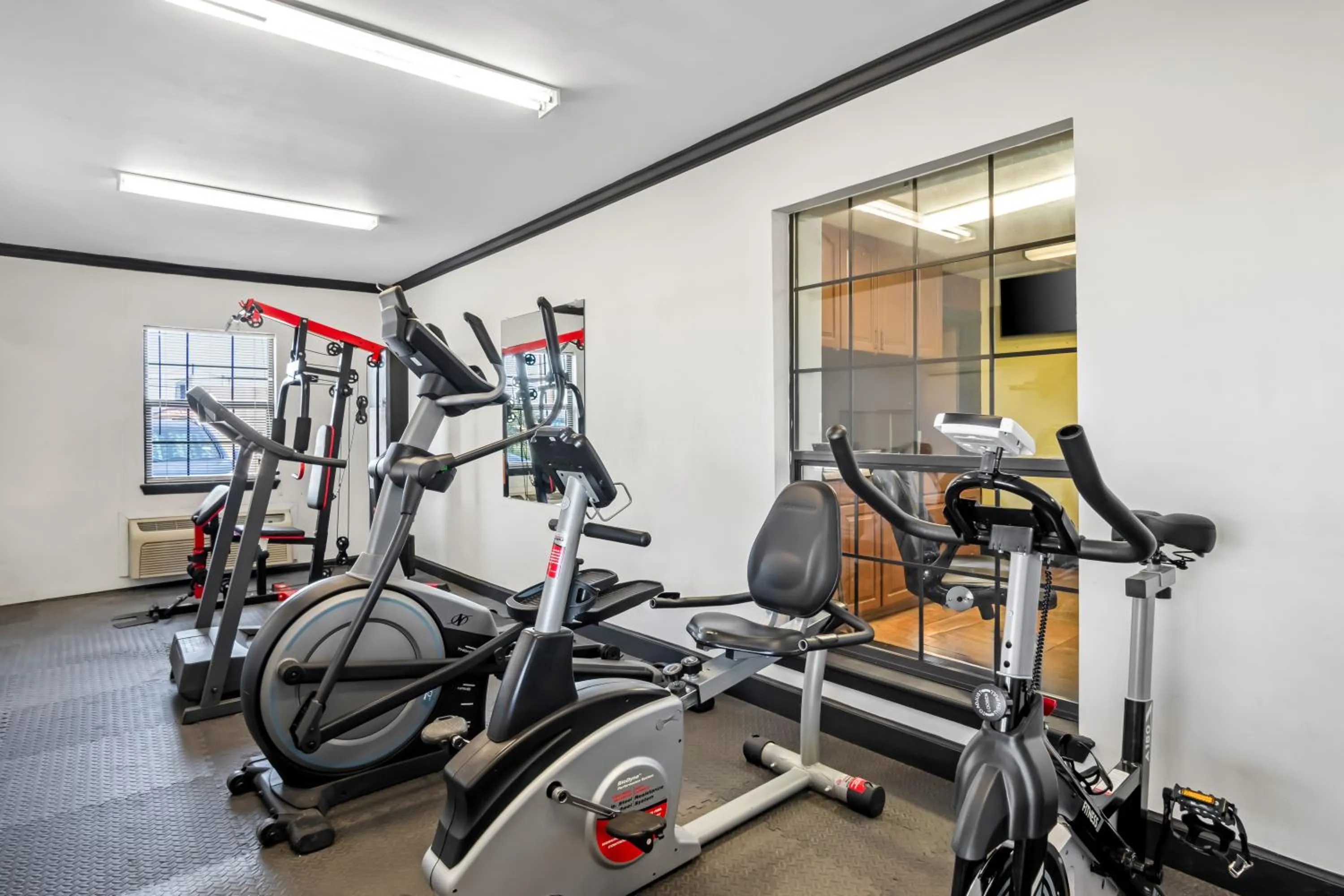 Fitness centre/facilities in Americas Best Value Inn Midlothian