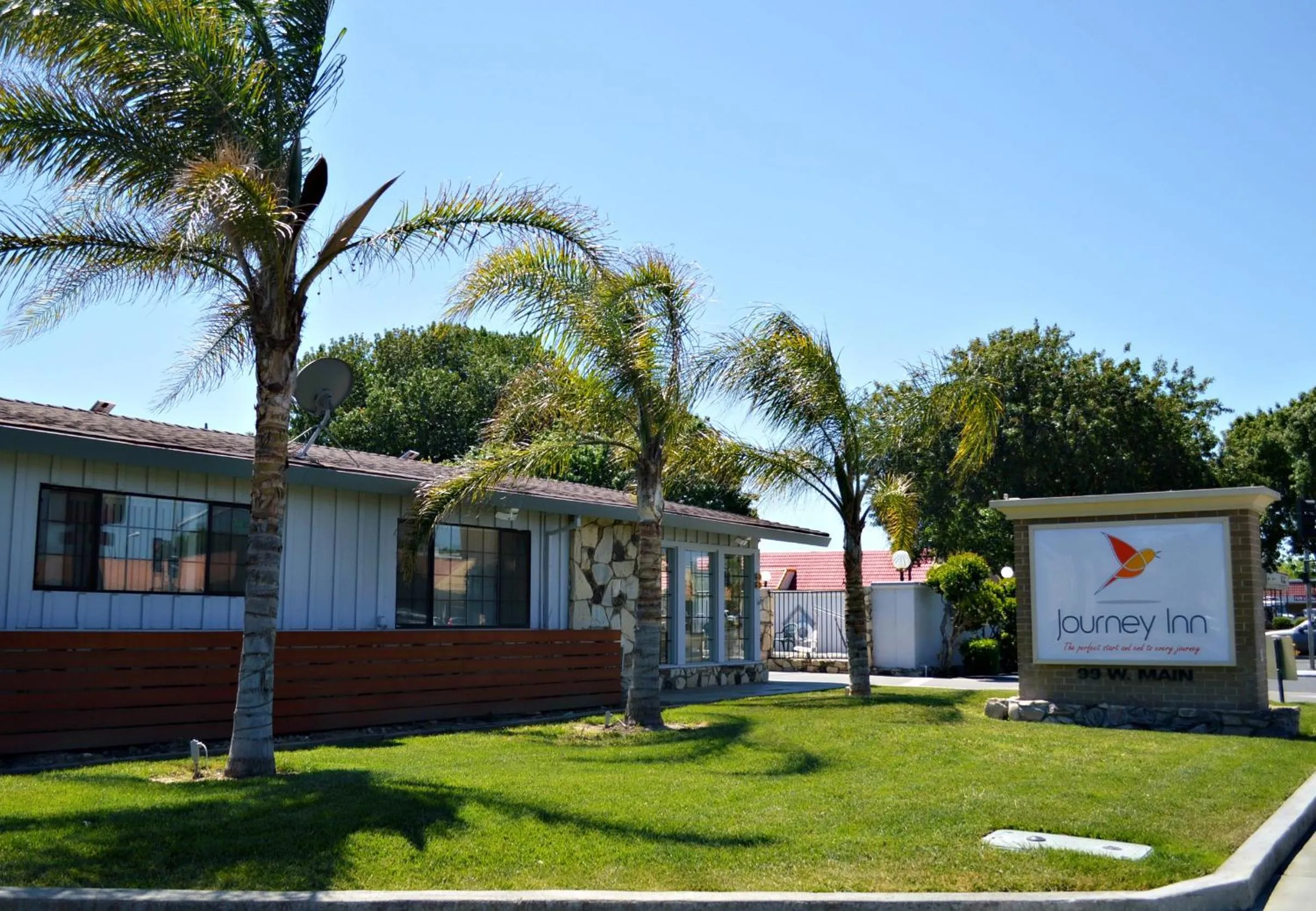 Facade/entrance in Journey Inn