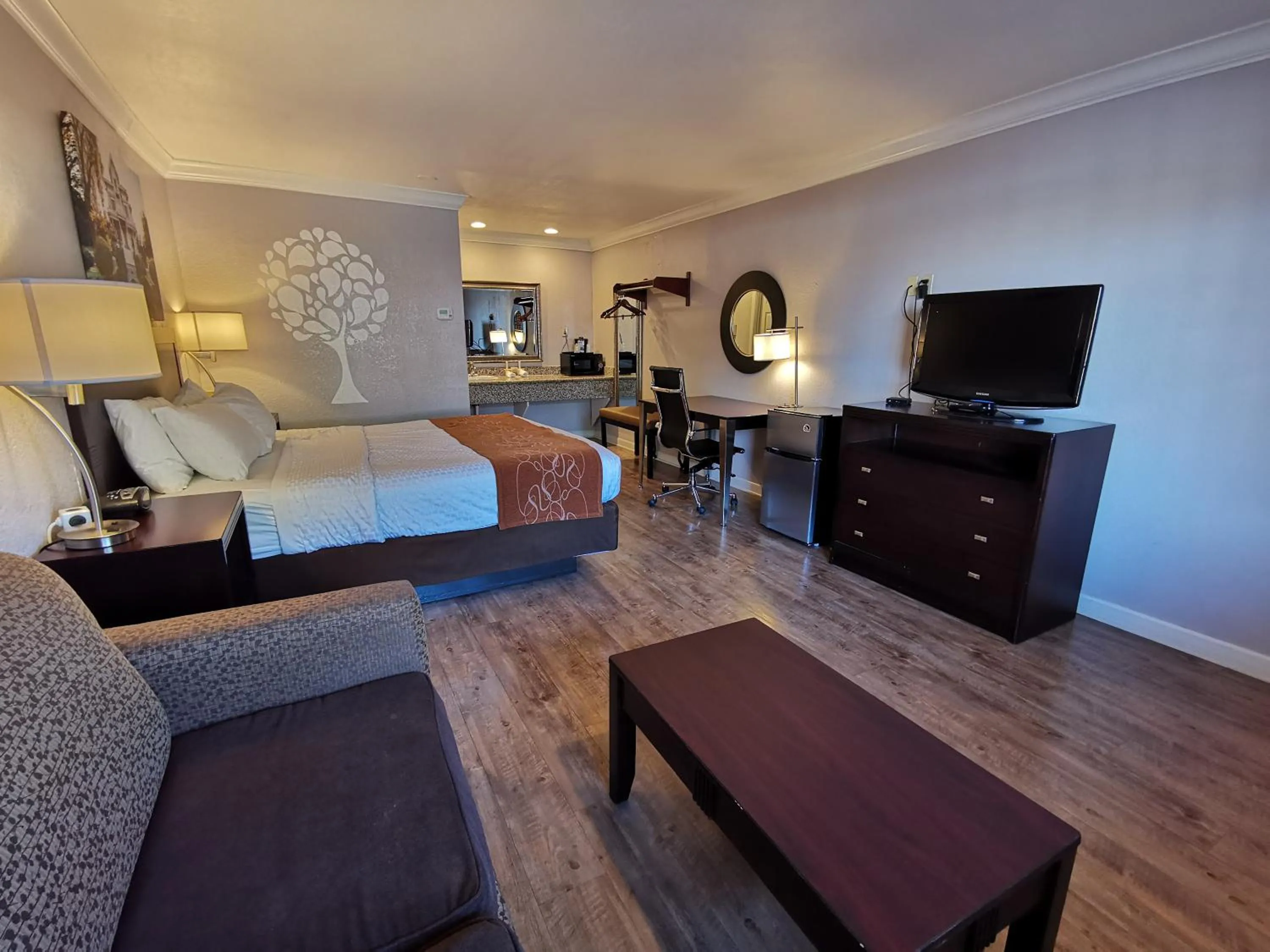 Communal lounge/ TV room, Bed in Journey Inn