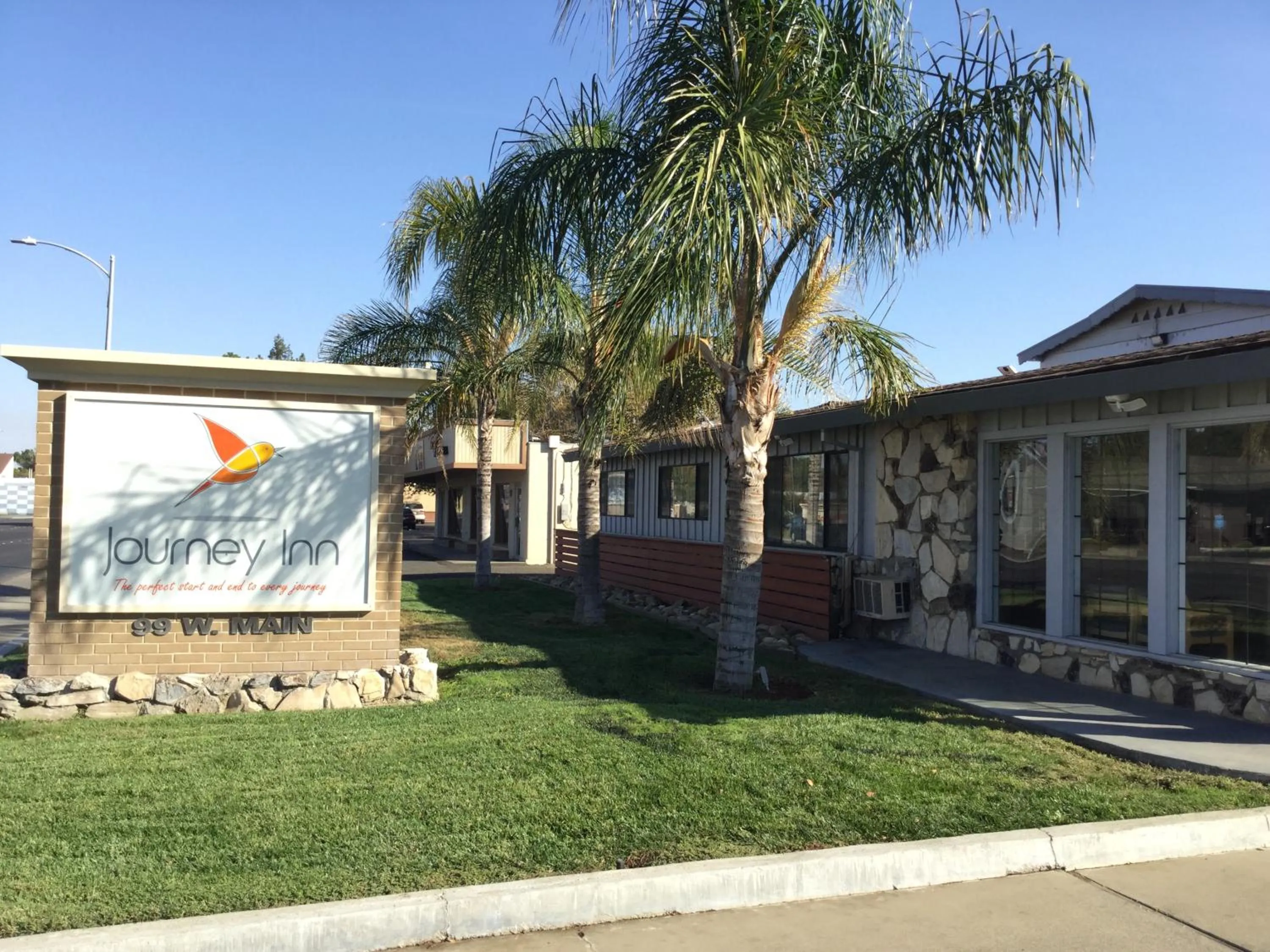 Facade/entrance in Journey Inn