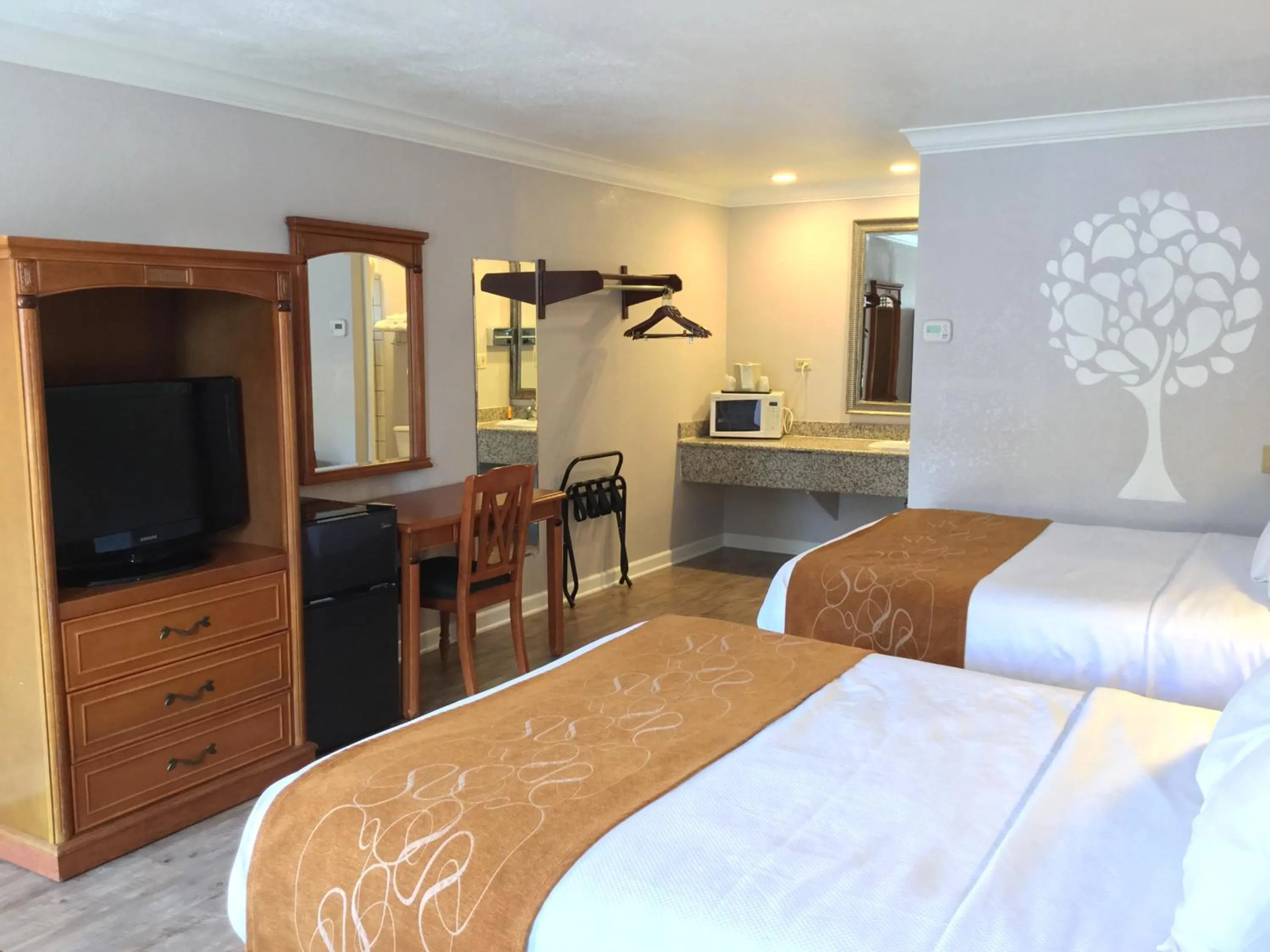 Photo of the whole room, Bed in Journey Inn