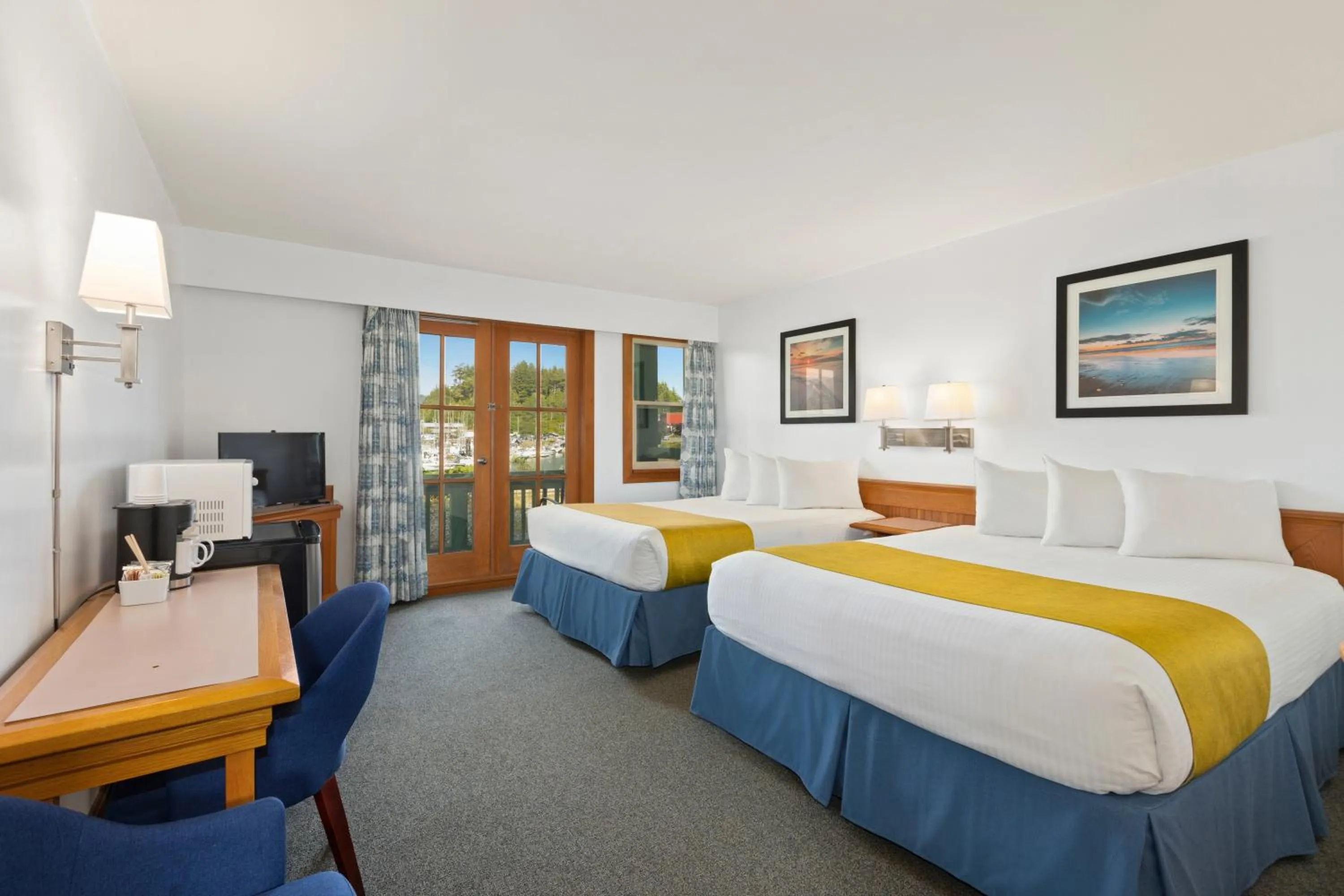 Bedroom, Bed in Canadian Princess Lodge & Marina