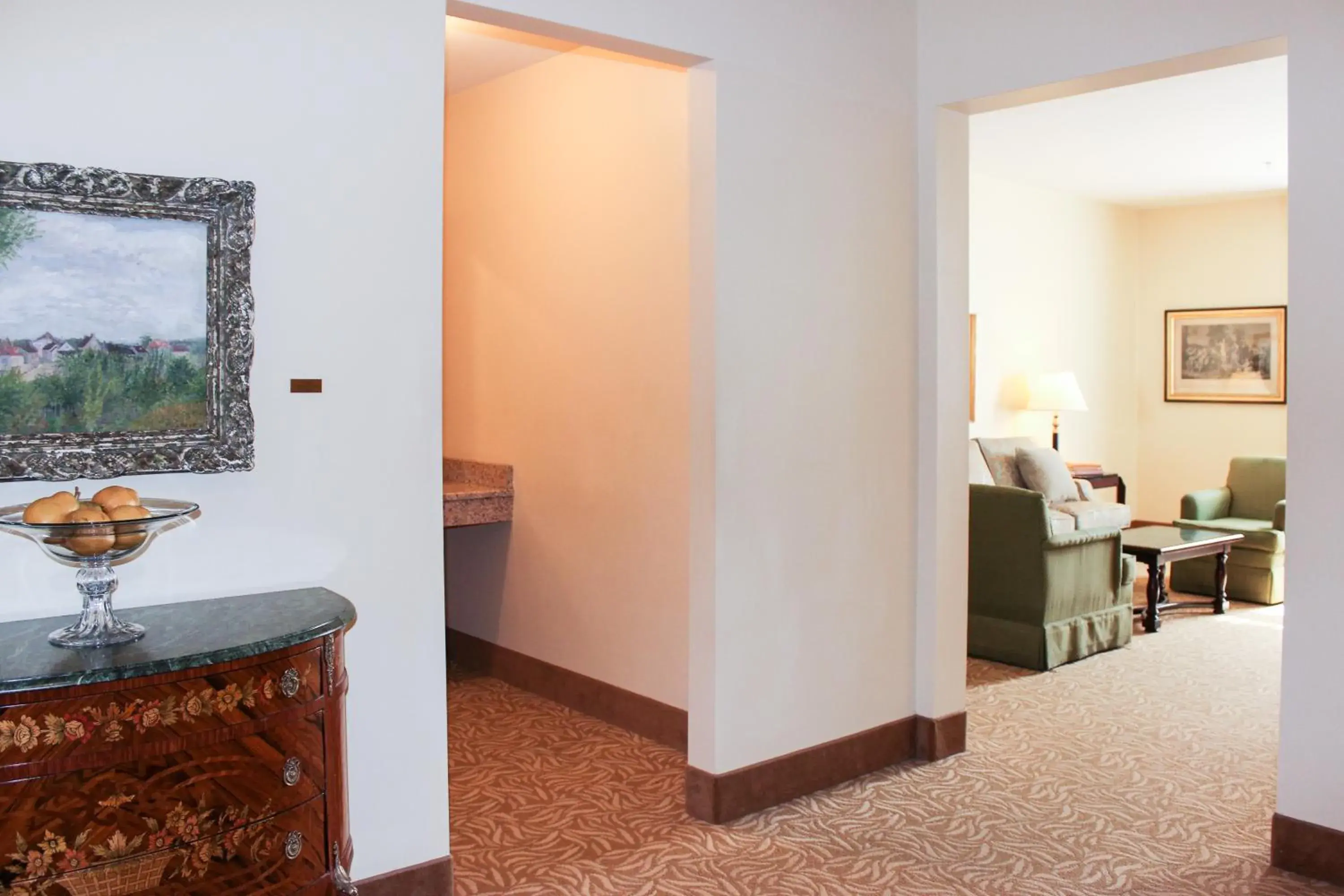 One-Bedroom King Suite - Non-Smoking in Hotel Providence One-Bedroom King Suite - Non-Smoking in Hotel Providence