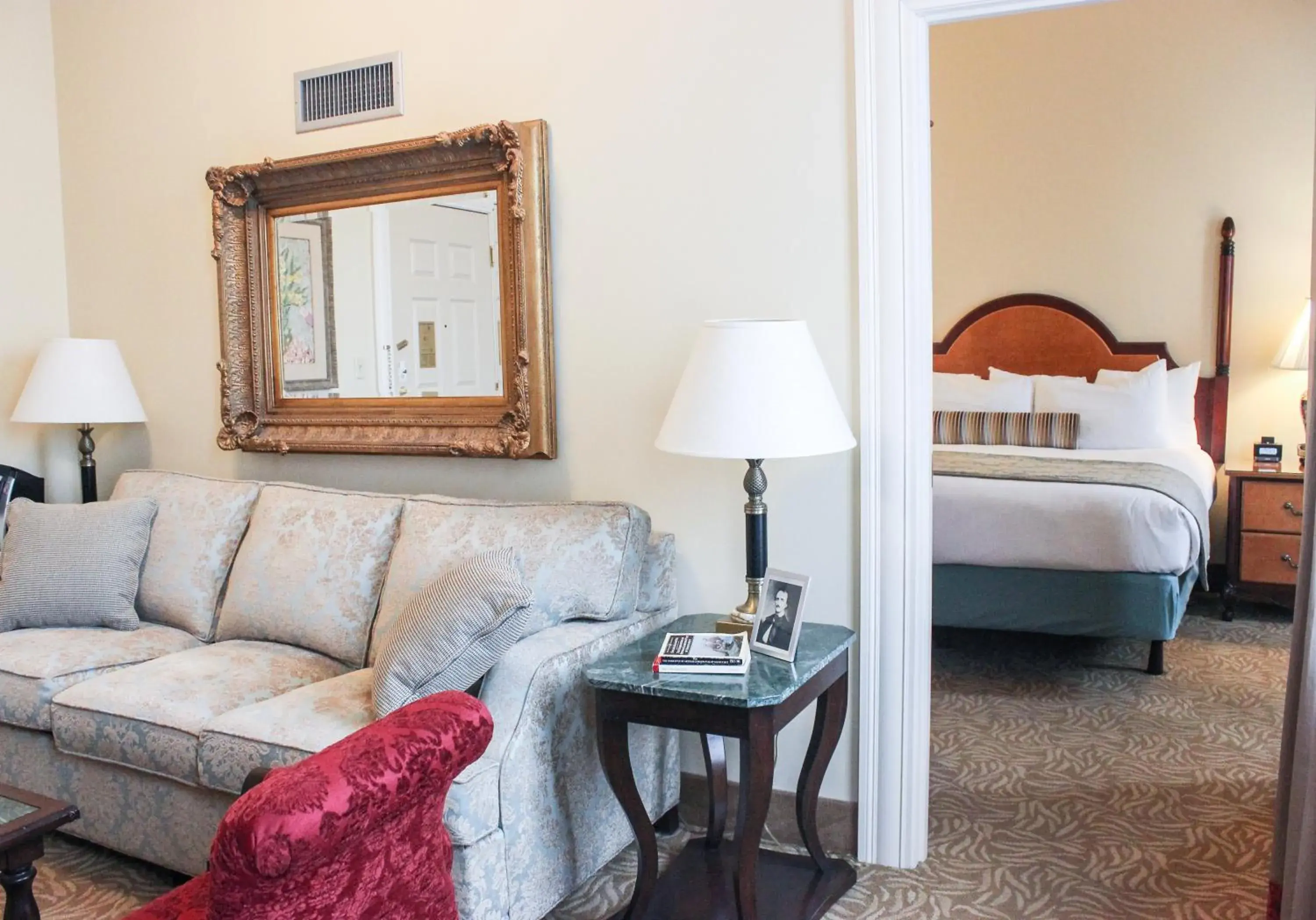 One-Bedroom Junior King Suite - Non-Smoking in Hotel Providence One-Bedroom Junior King Suite - Non-Smoking in Hotel Providence