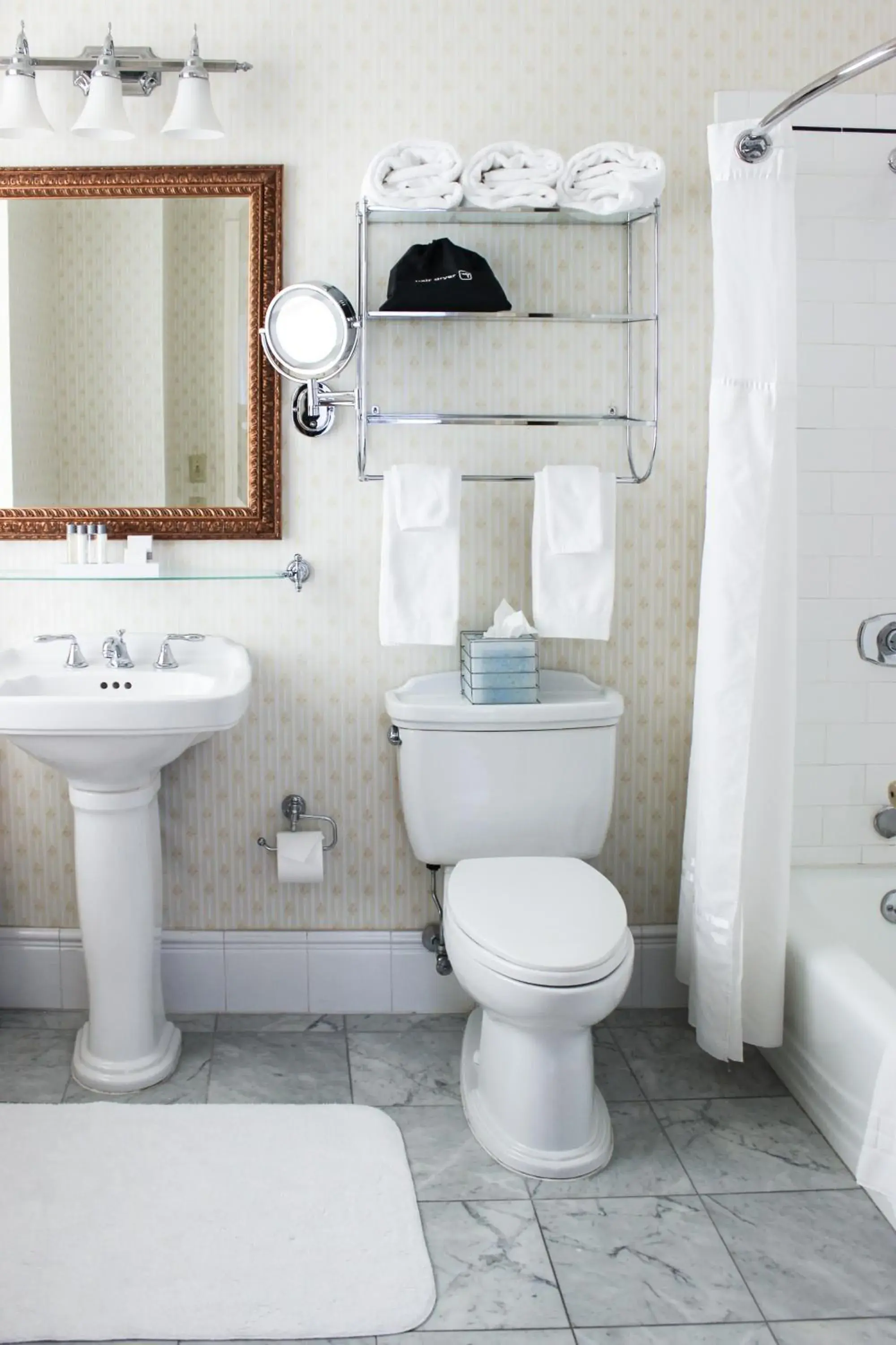 King Room - Non-Smoking in Hotel Providence King Room - Non-Smoking in Hotel Providence