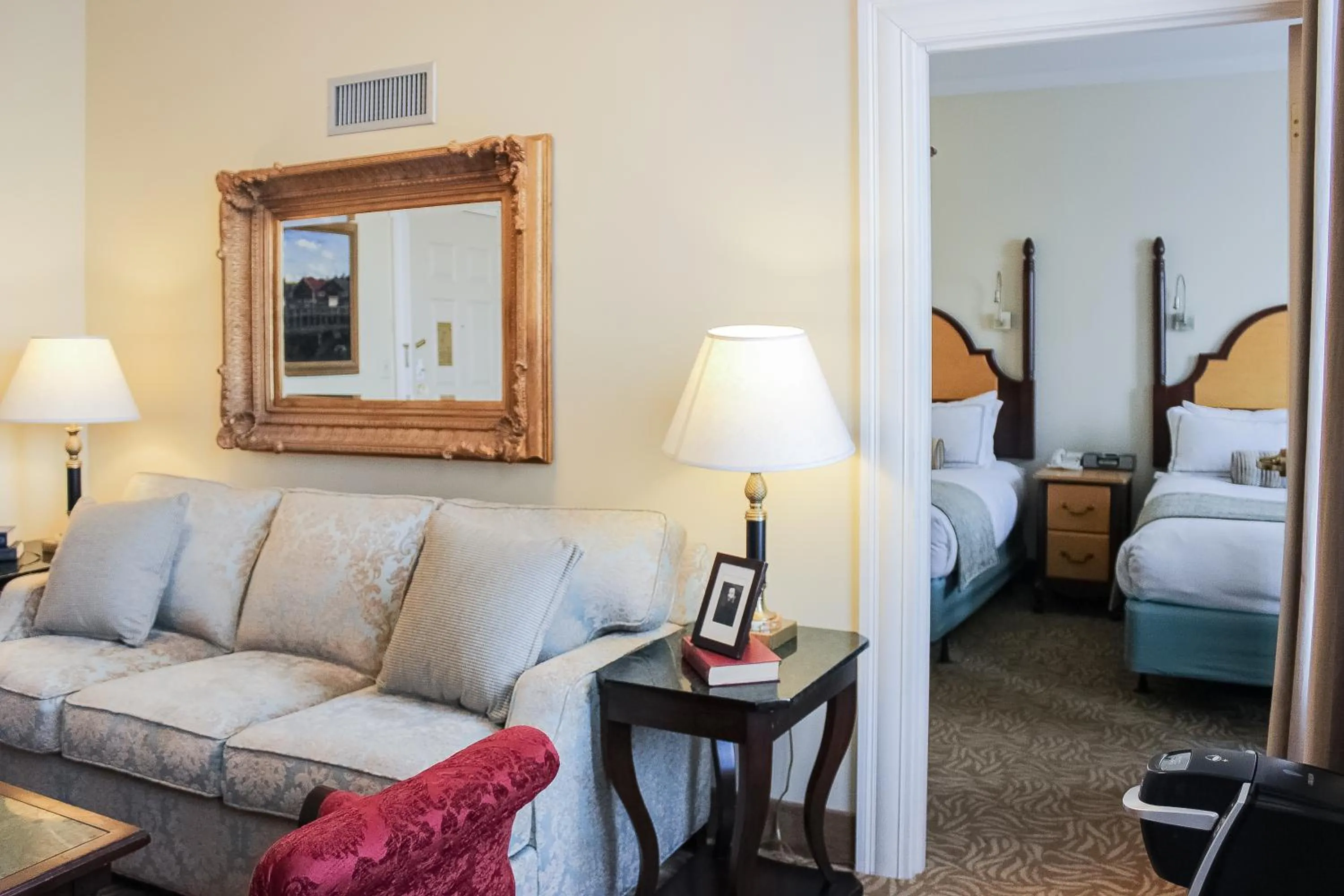 Living room, Bed in Hotel Providence