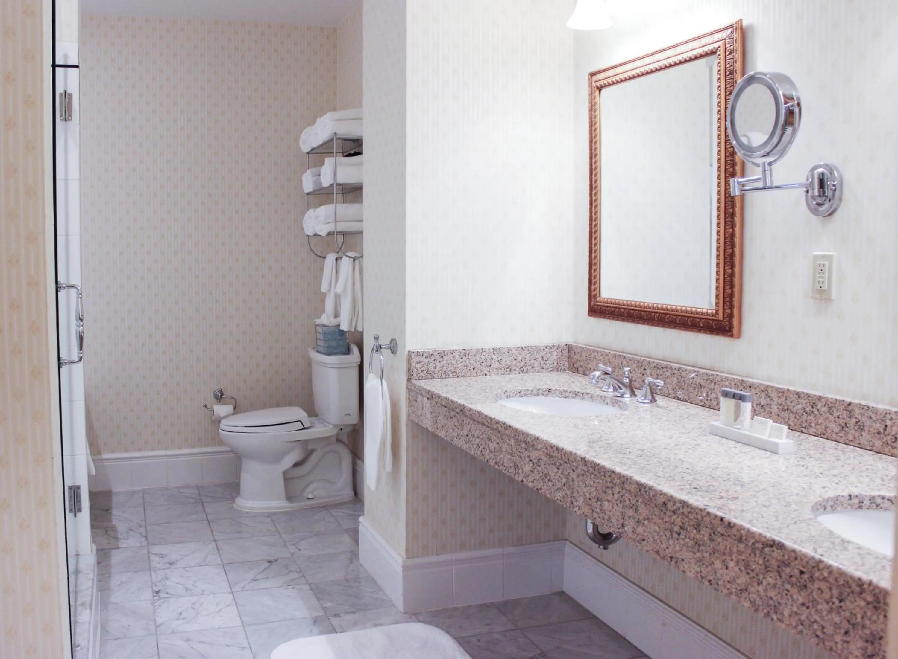 Bathroom in Hotel Providence