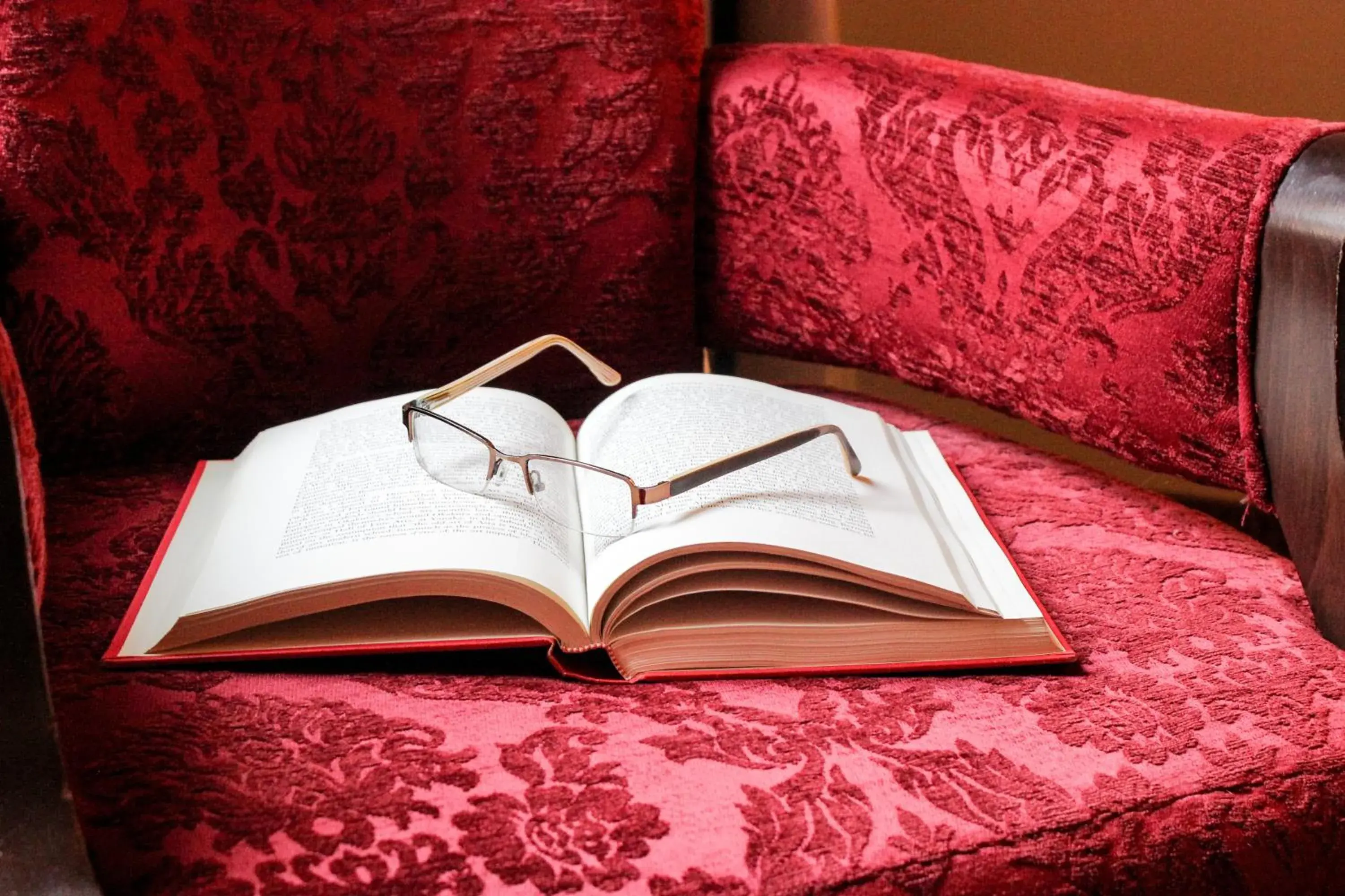 One-Bedroom Junior King Suite with Roll-In Shower - Mobility/Hearing Accessible - Non-Smoking in Hotel Providence One-Bedroom Junior King Suite with Roll-In Shower - Mobility/Hearing Accessible - Non-Smoking in Hotel Providence