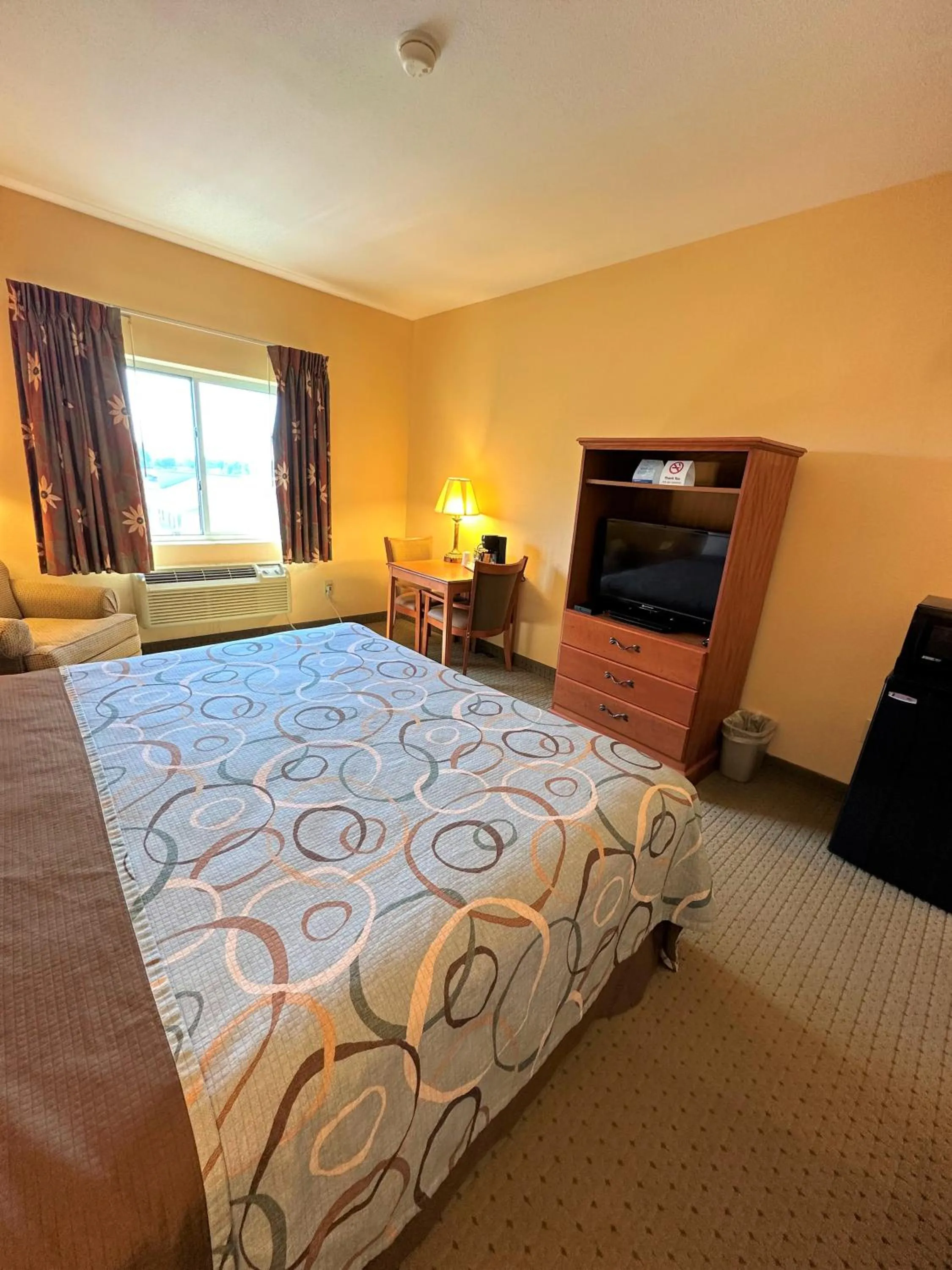 Bedroom, Bed in Super 8 by Wyndham Topeka at Forbes Landing