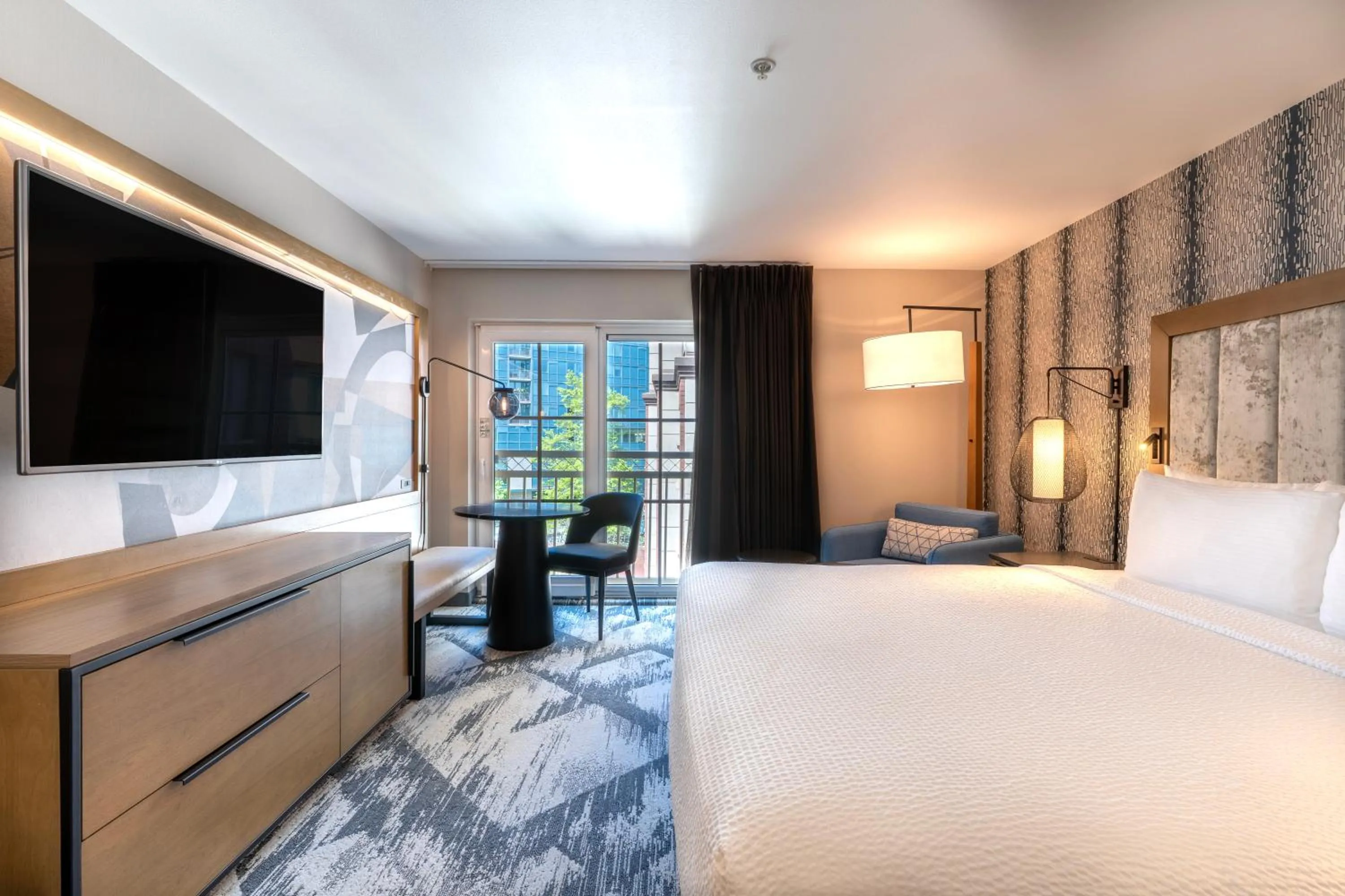 Bed in Silver Cloud Hotel - Seattle Broadway