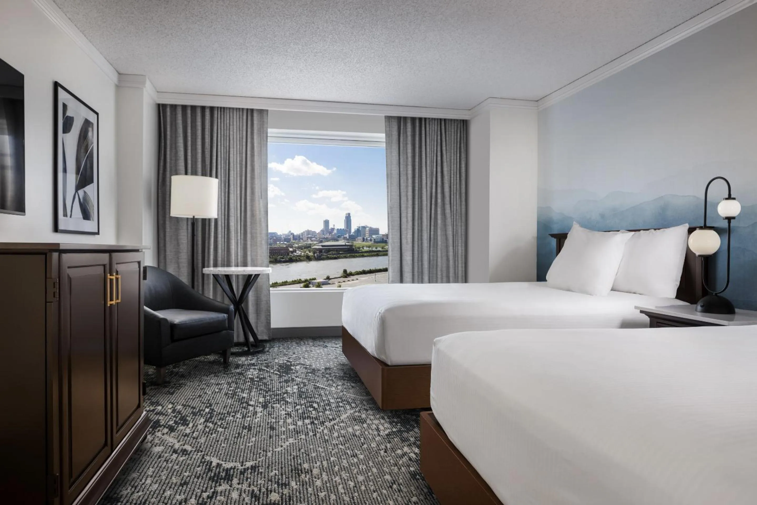 Bedroom, Bed in Harrah's Council Bluffs, A Caesars Destination