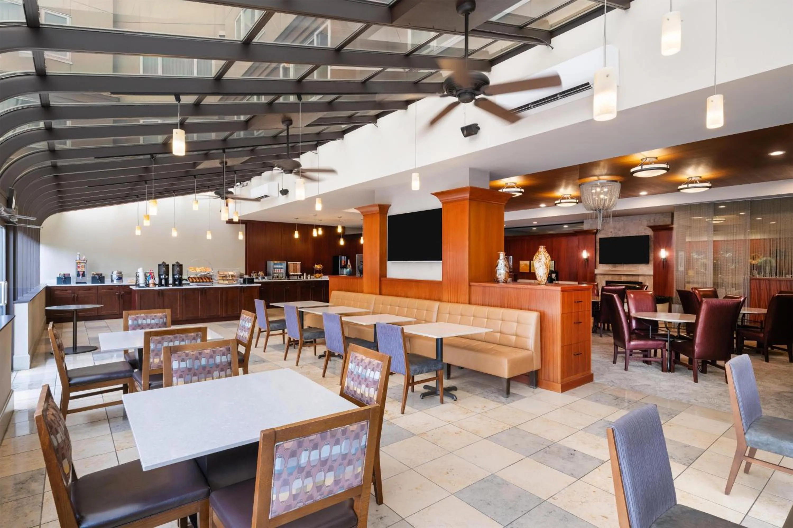 Breakfast in Eastgate Hotel - BW Signature Collection