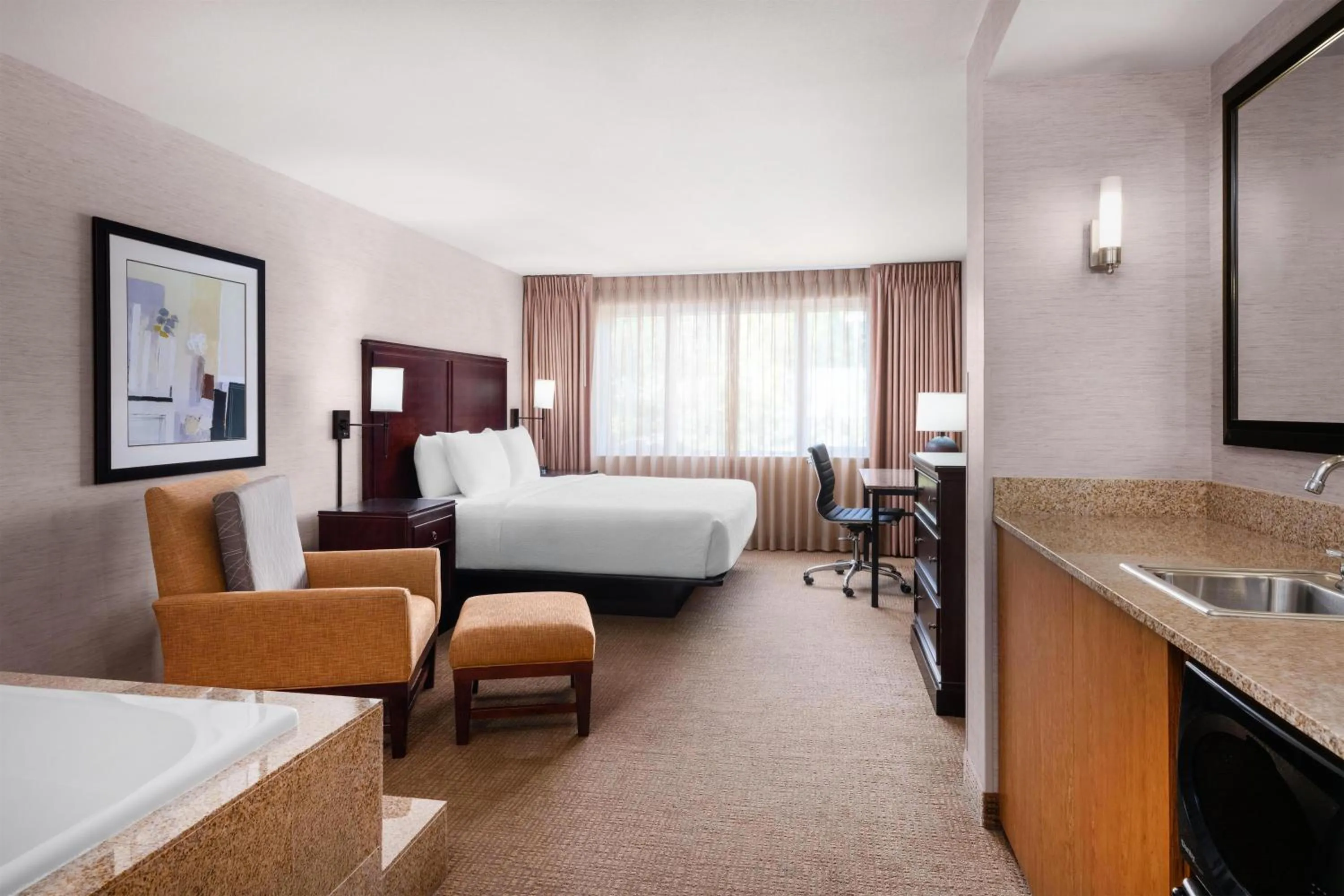 Bedroom, Bed in Eastgate Hotel - BW Signature Collection