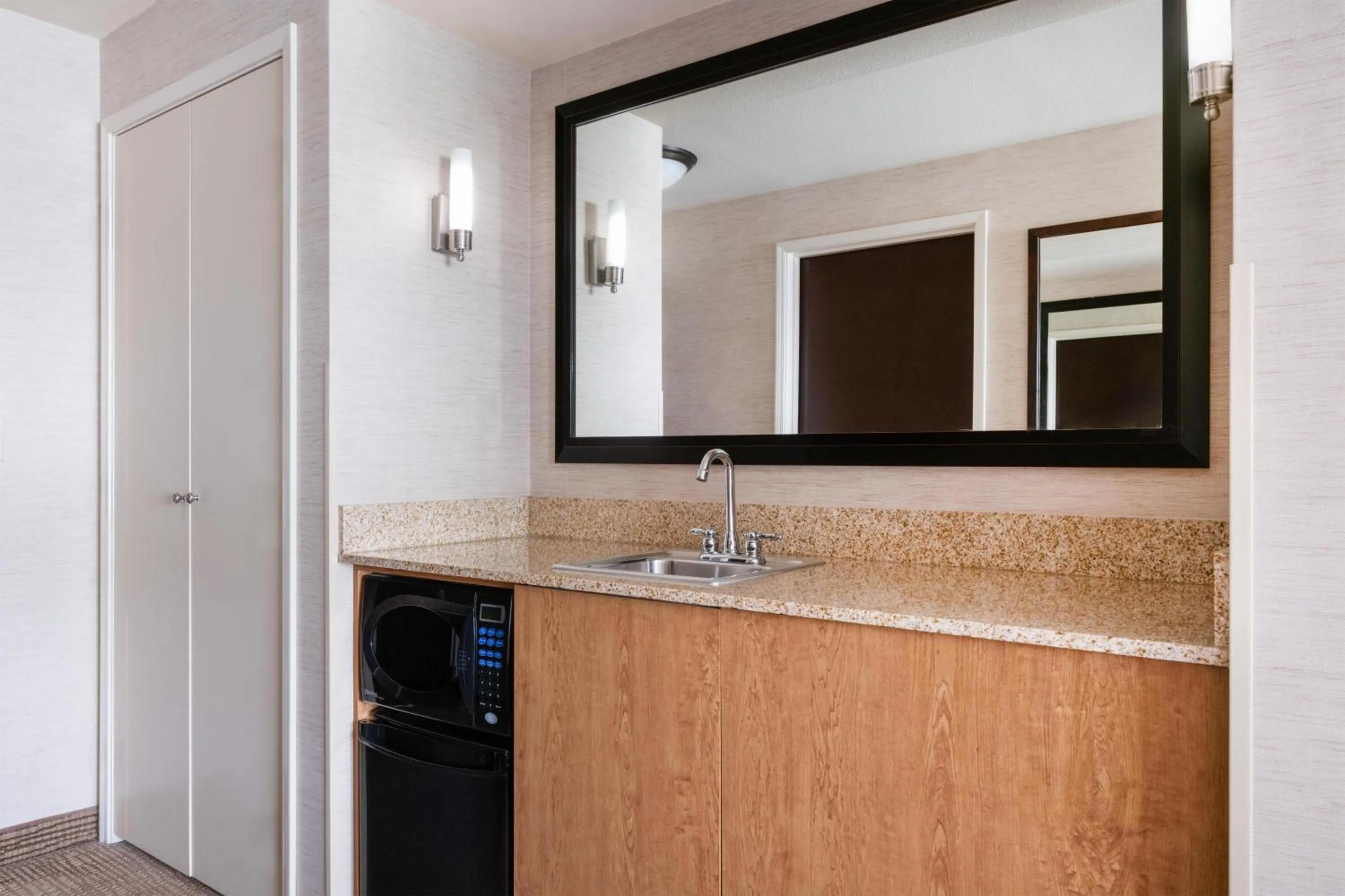 Bedroom in Eastgate Hotel - BW Signature Collection