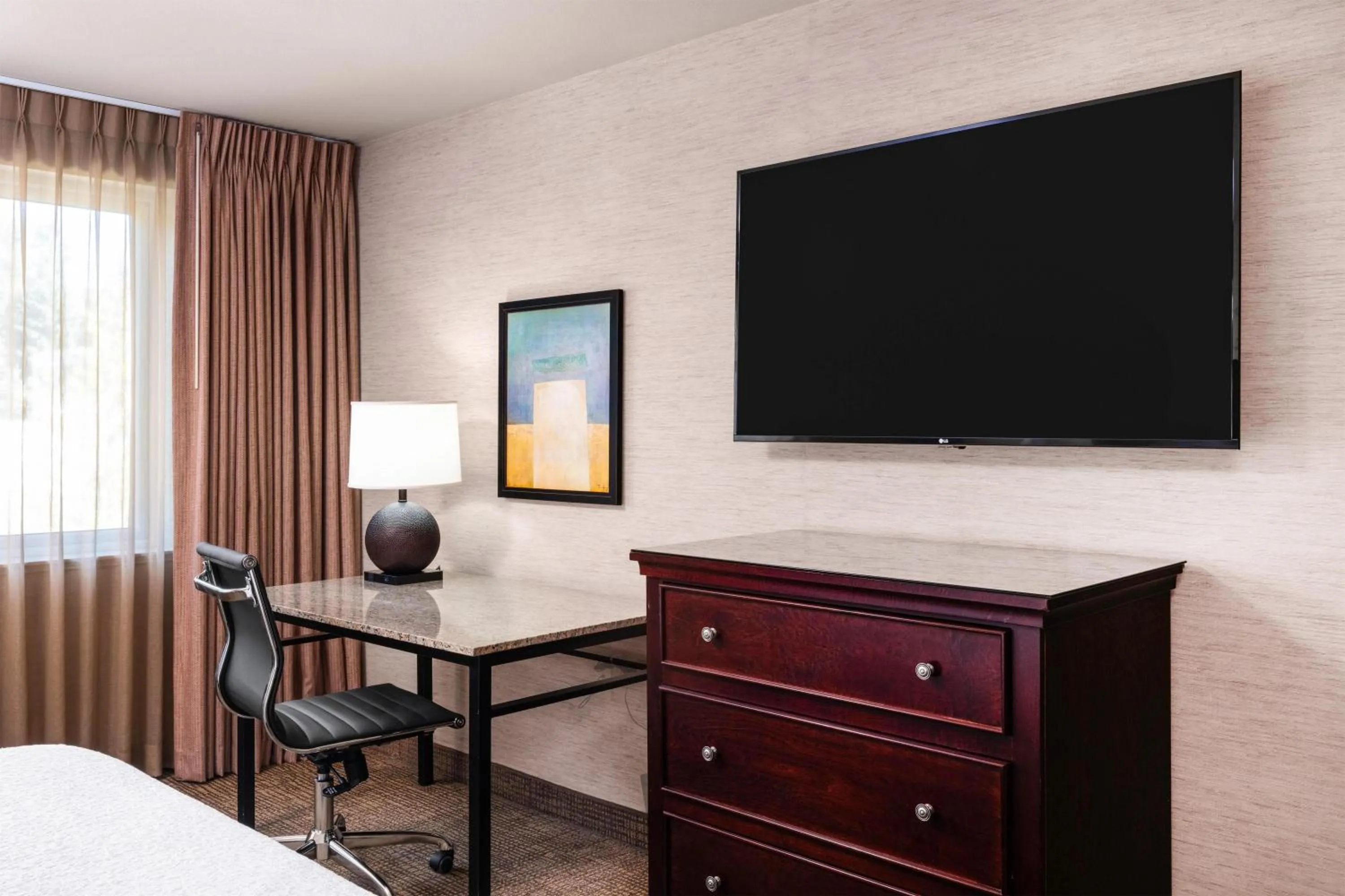 Bedroom, Bed in Eastgate Hotel - BW Signature Collection