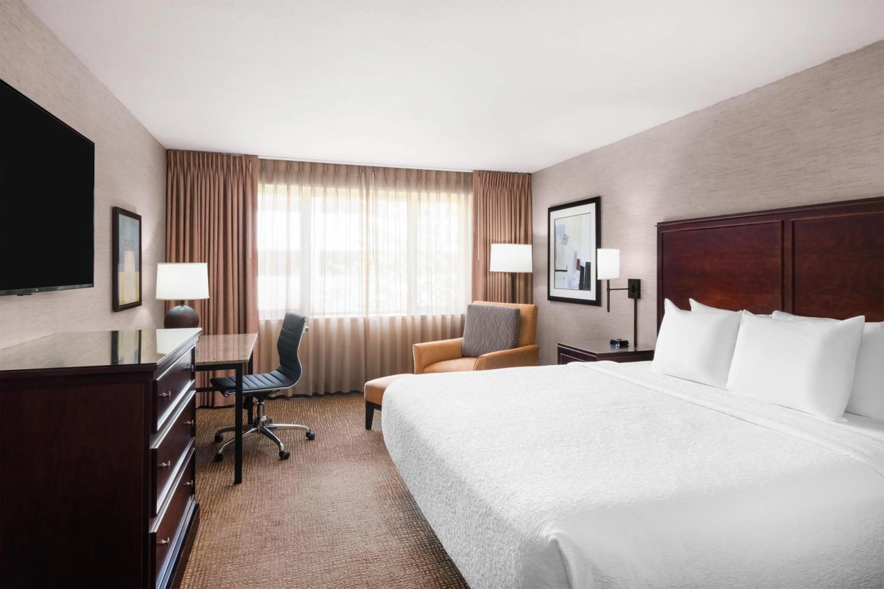 Bedroom, Bed in Eastgate Hotel - BW Signature Collection