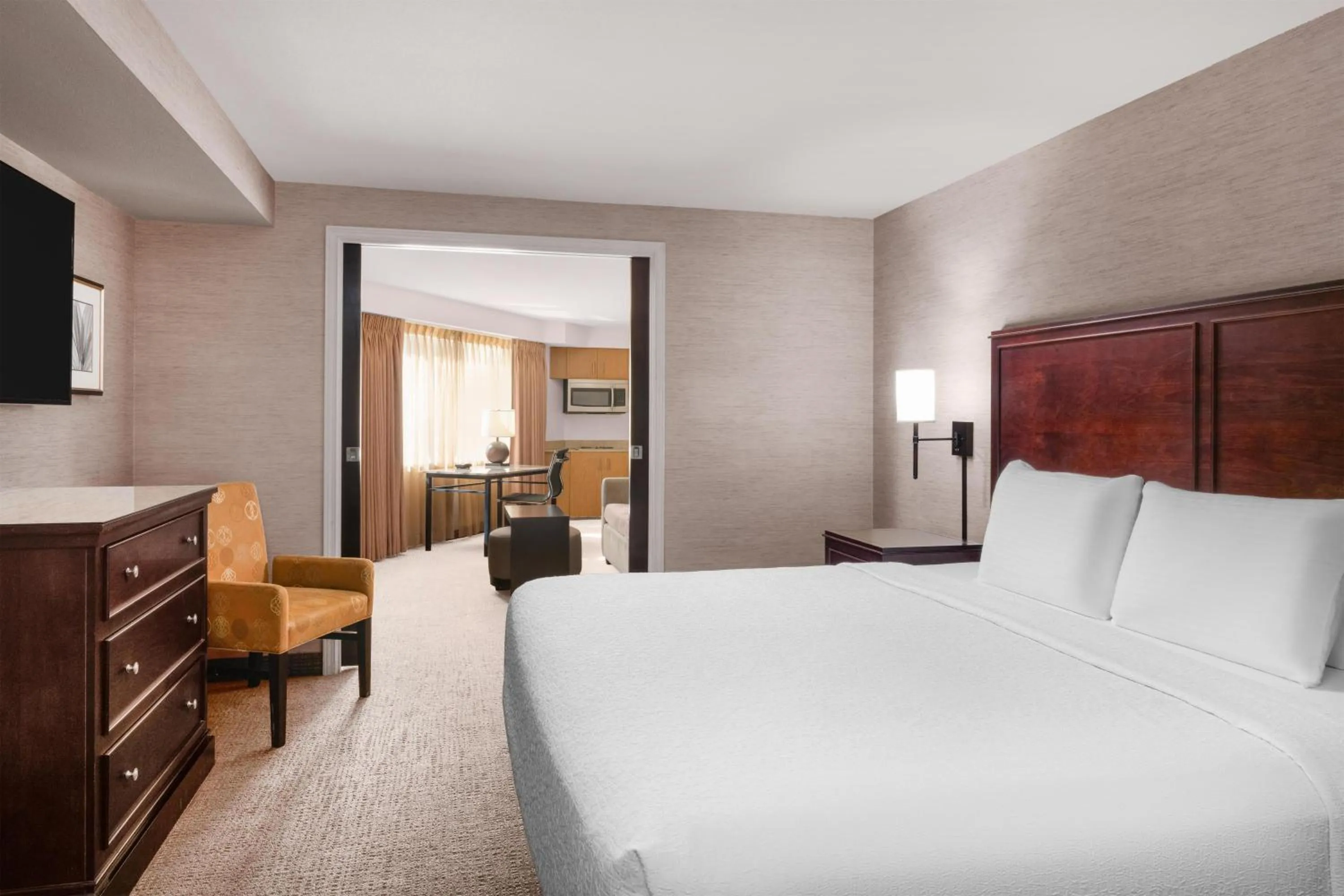 Bedroom, Bed in Eastgate Hotel - BW Signature Collection