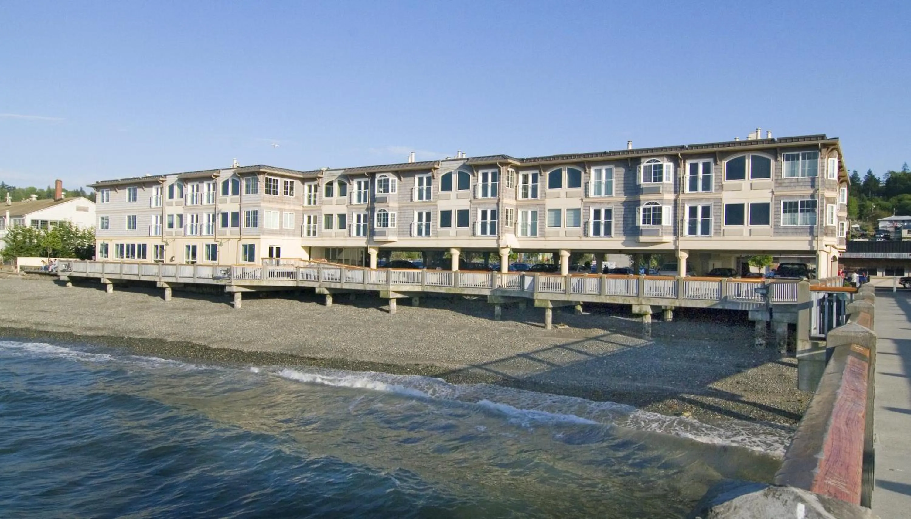 Facade/entrance in Silver Cloud Hotel - Mukilteo Waterfront