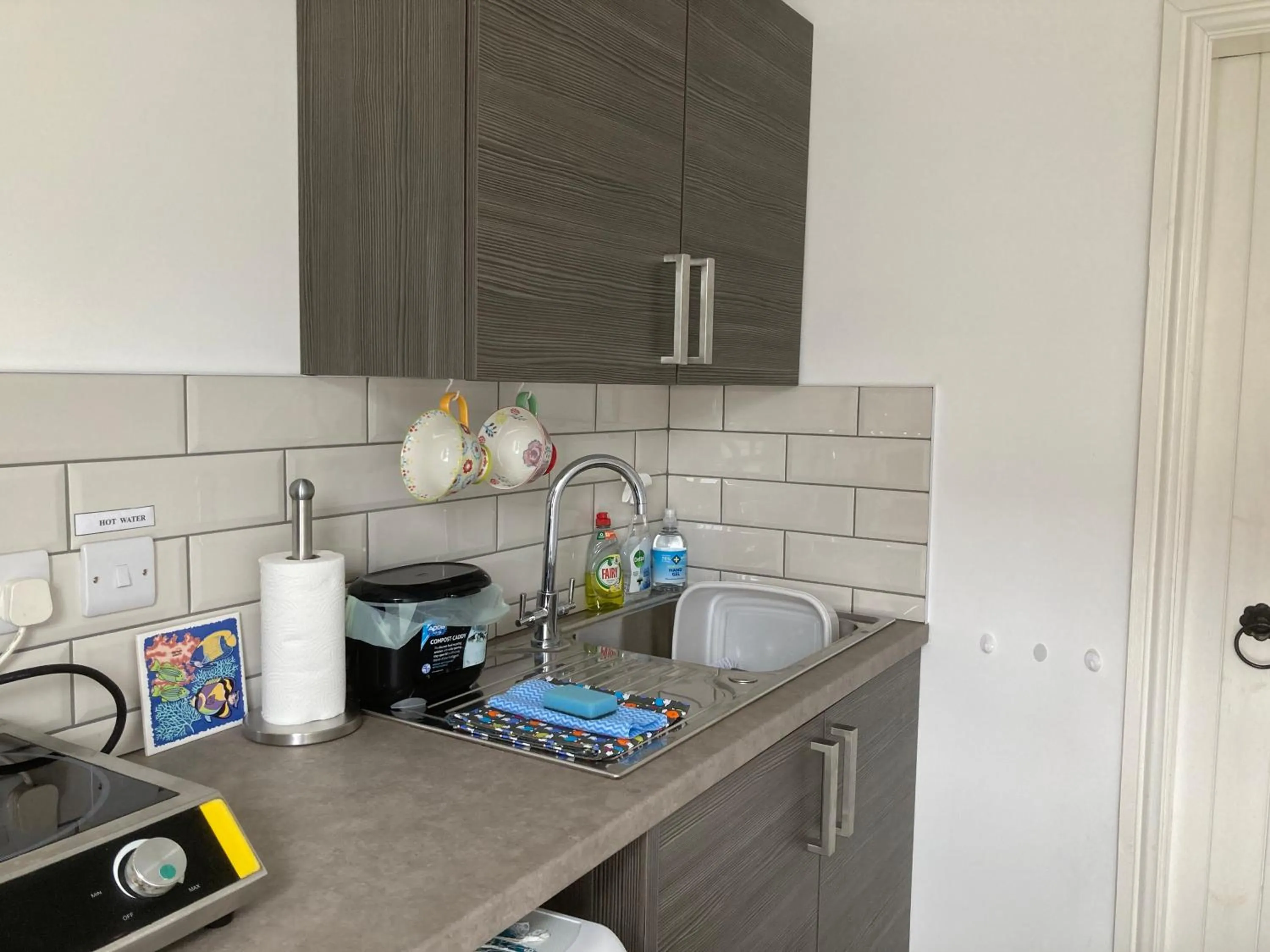 Kitchen or kitchenette in Storws Y Gorlan Shepherd's Hut