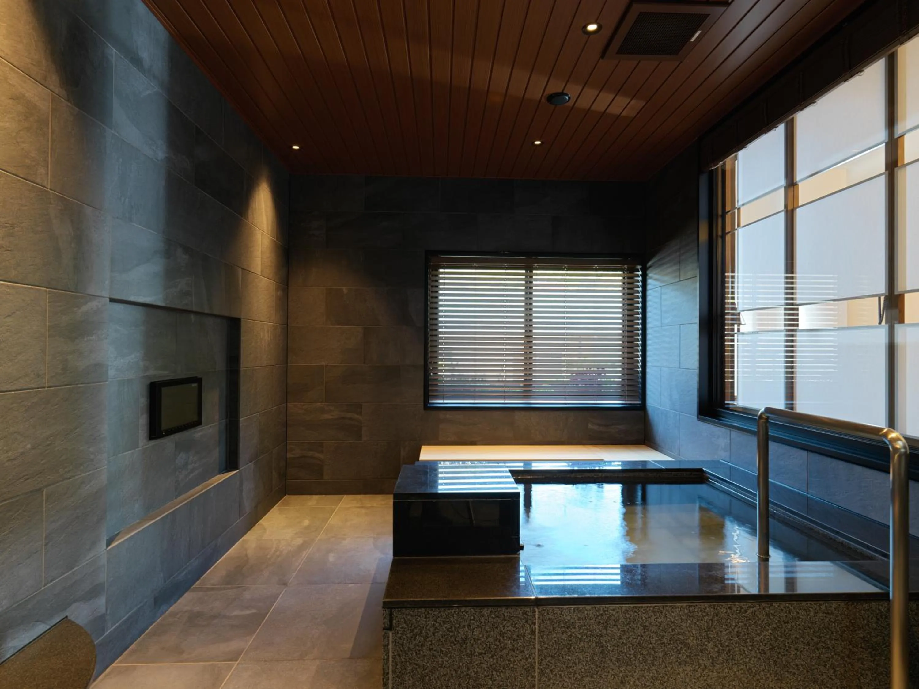 Hot Spring Bath in Lake Shikotsu Tsuruga Resort Spa Mizu no Uta