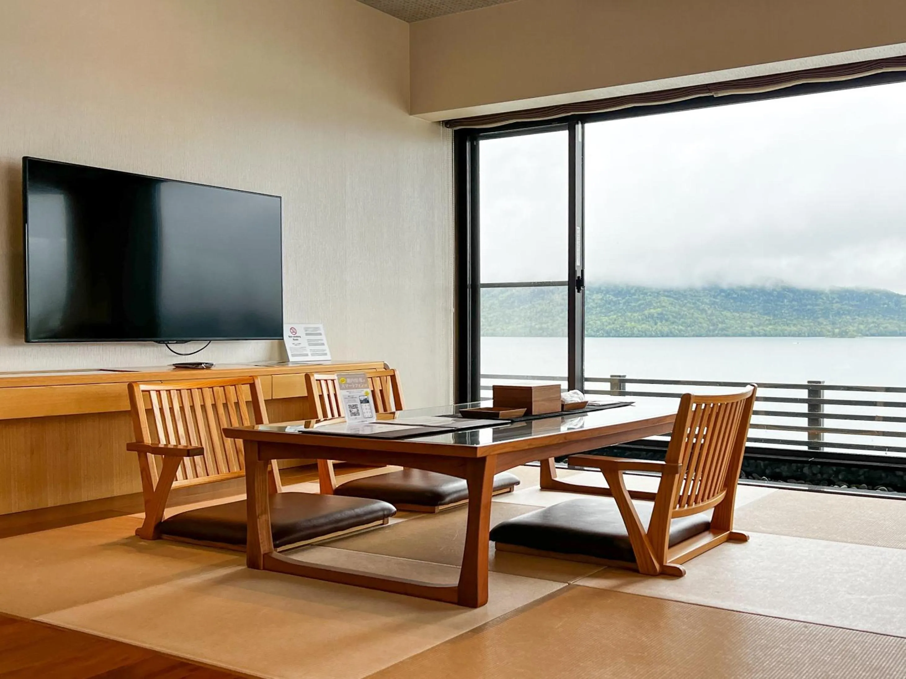 Photo of the whole room in Akan Yuku no Sato Tsuruga