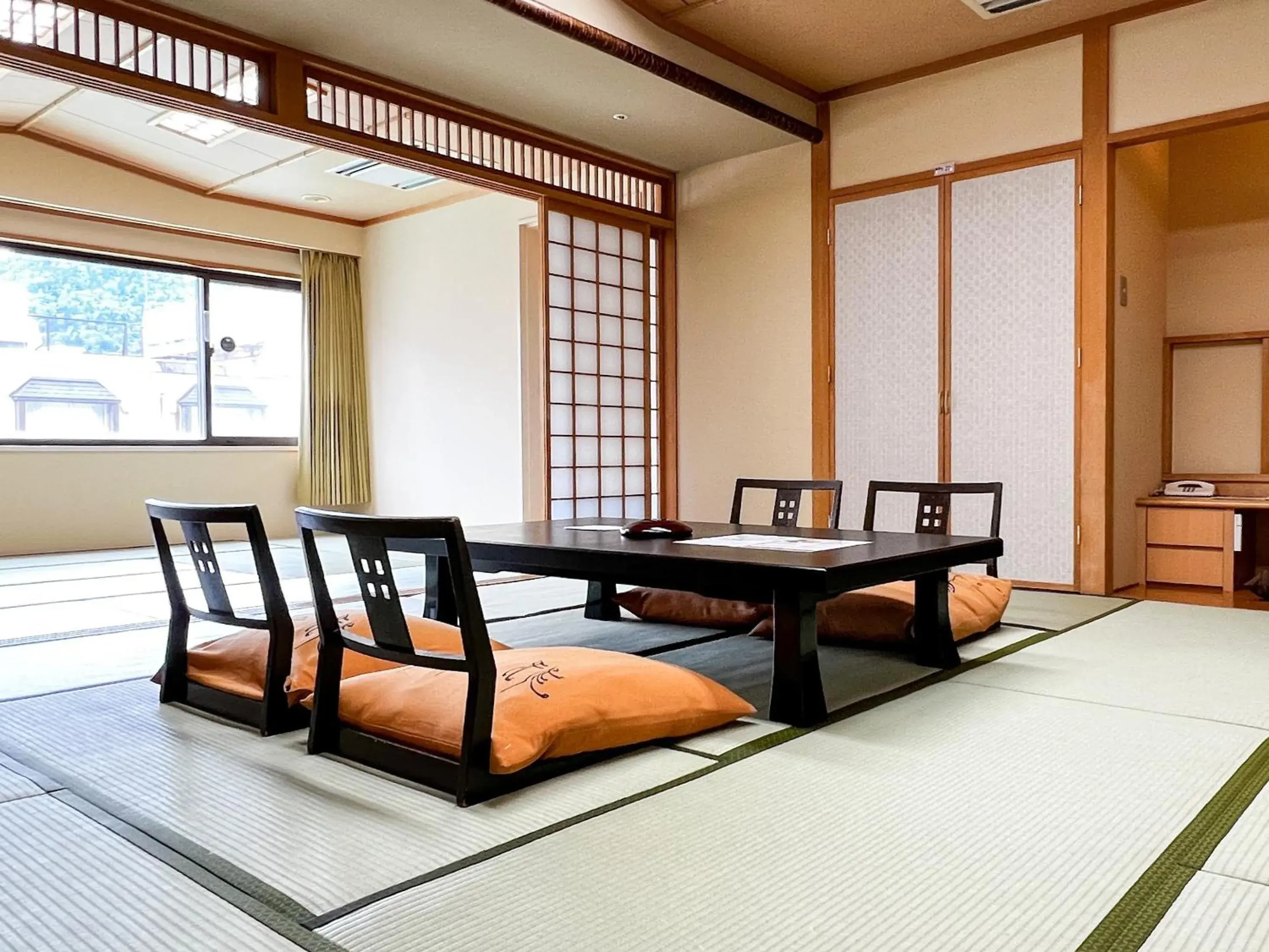 Japanese-Style Family Room with Town View - Buffet Breakfast + Buffet Dinner Included - Non-Smoking in Akan Yuku no Sato Tsuruga Japanese-Style Family Room with Town View - Buffet Breakfast + Buffet Dinner Included - Non-Smoking in Akan Yuku no Sato Tsuruga