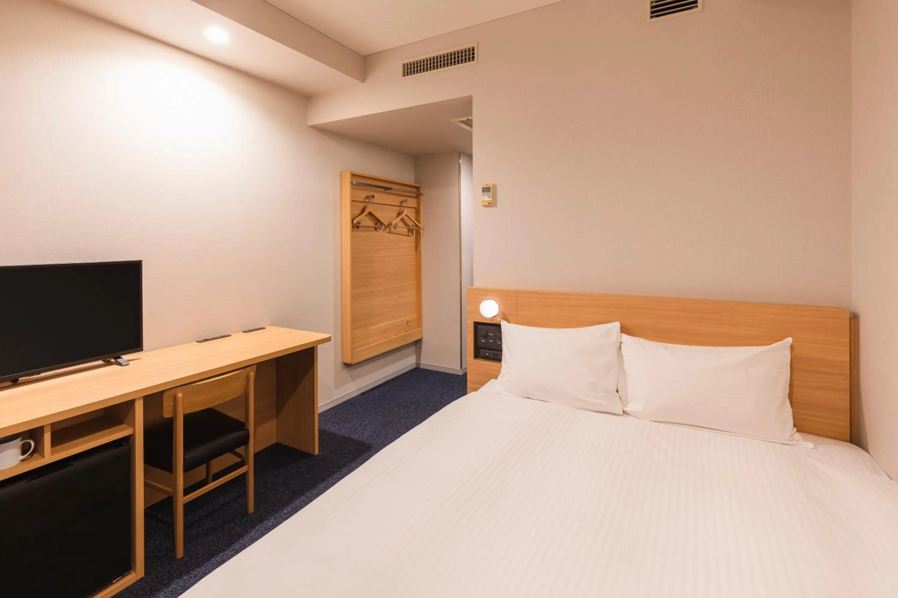 Standard Double Room on Upper Floor - single occupancy - Non-Smoking in Sotetsu Fresa Inn Tokyo-Akasaka