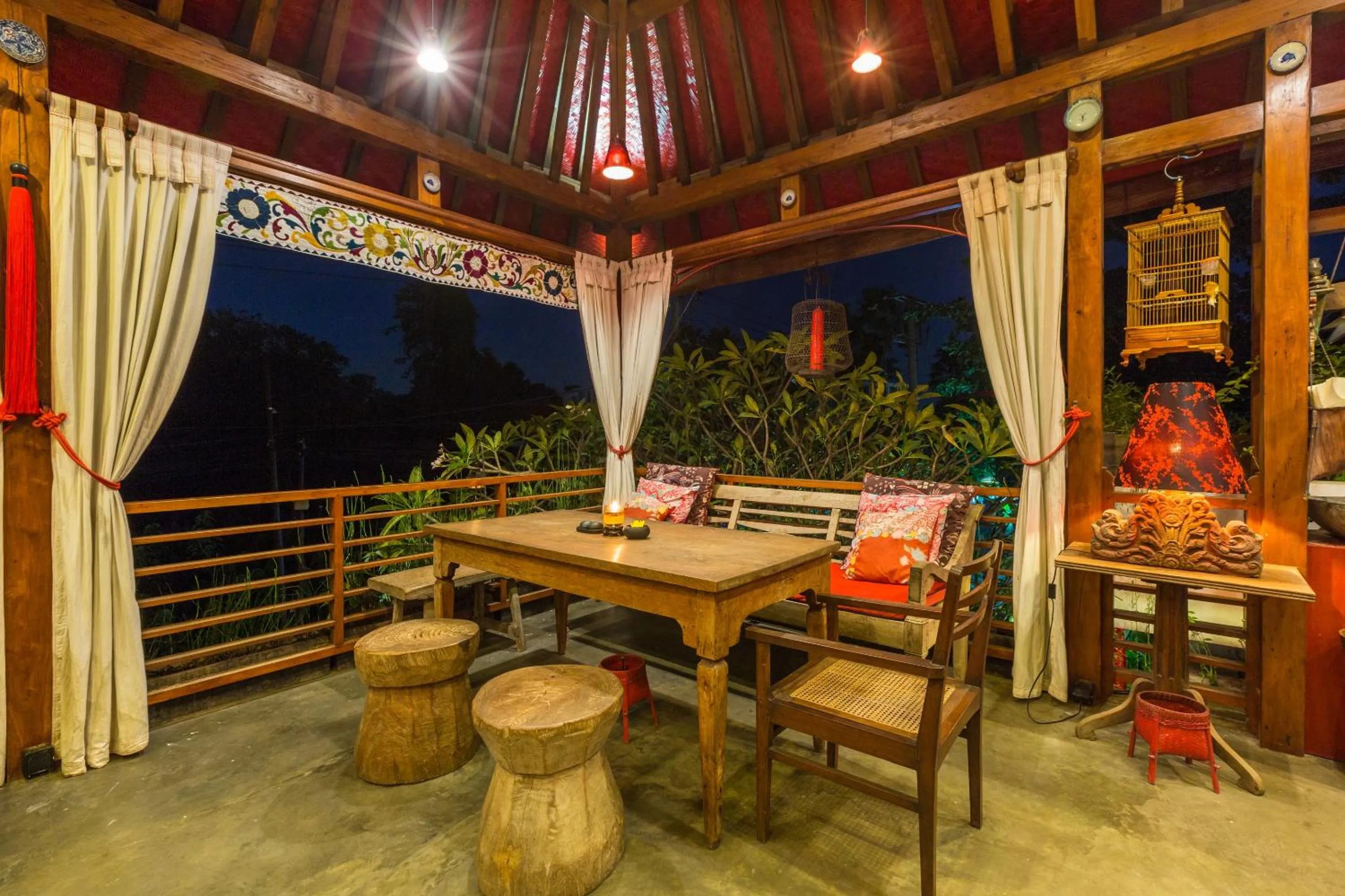 Restaurant/places to eat in Kamar Kamar Boutique Hotel