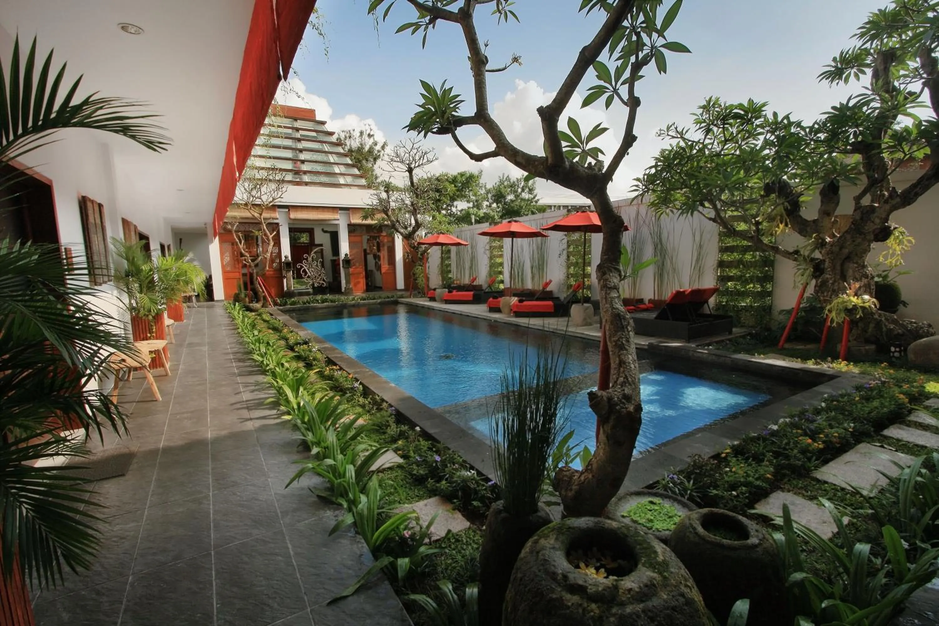 Swimming pool in Kamar Kamar Boutique Hotel