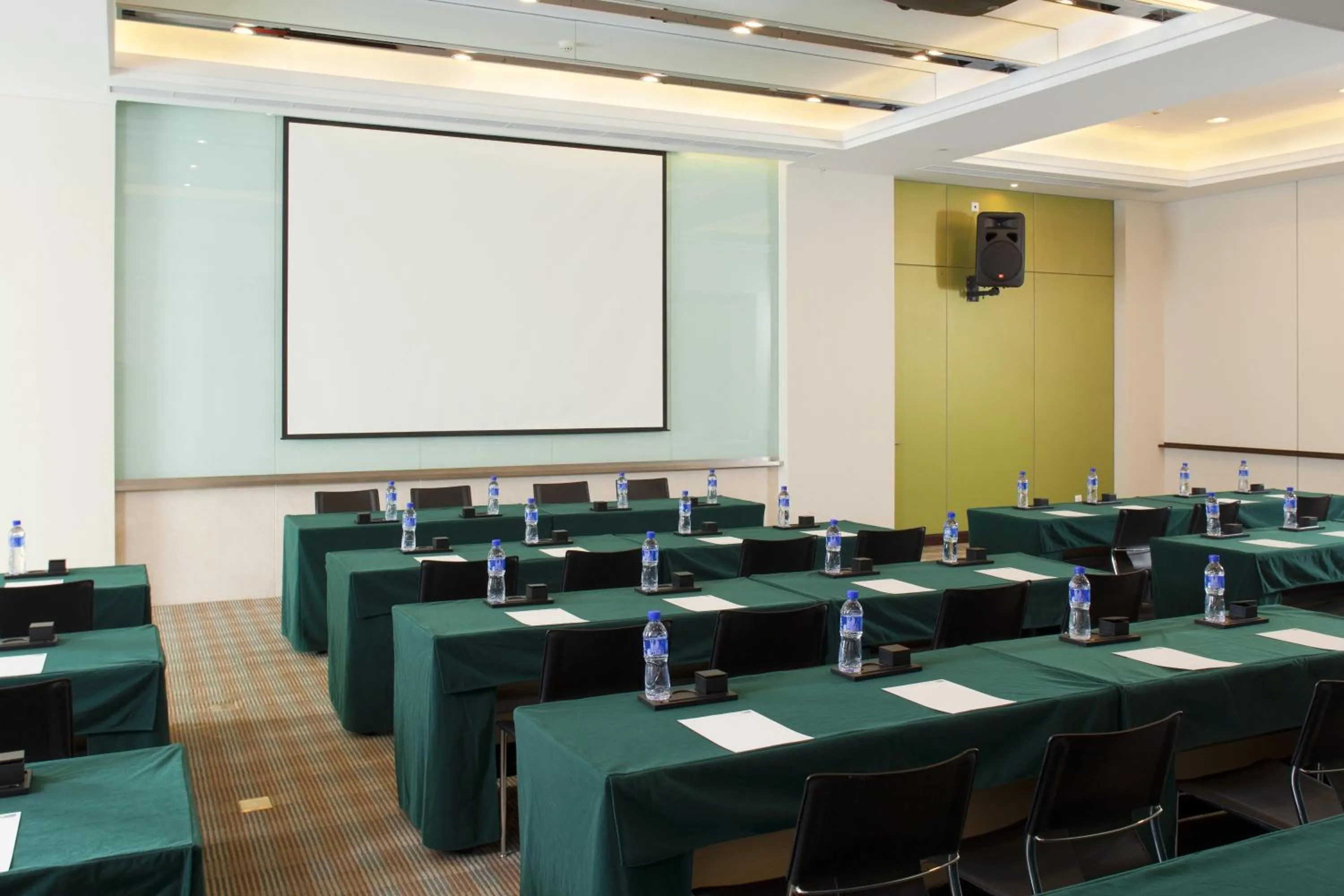 Meeting/conference room in Holiday Inn Express Beijing Dongzhimen by IHG