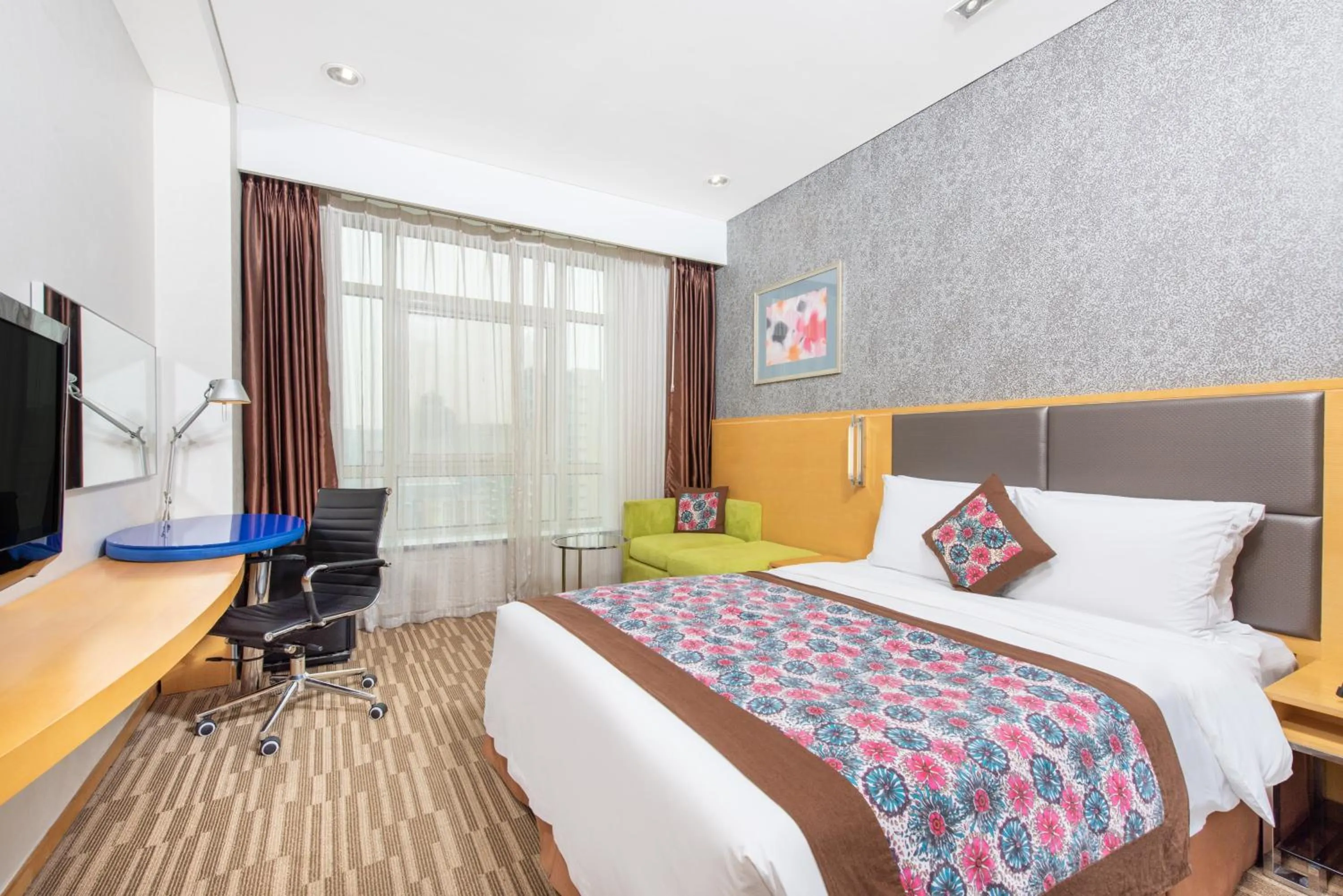 Photo of the whole room, Bed in Holiday Inn Express Beijing Dongzhimen by IHG