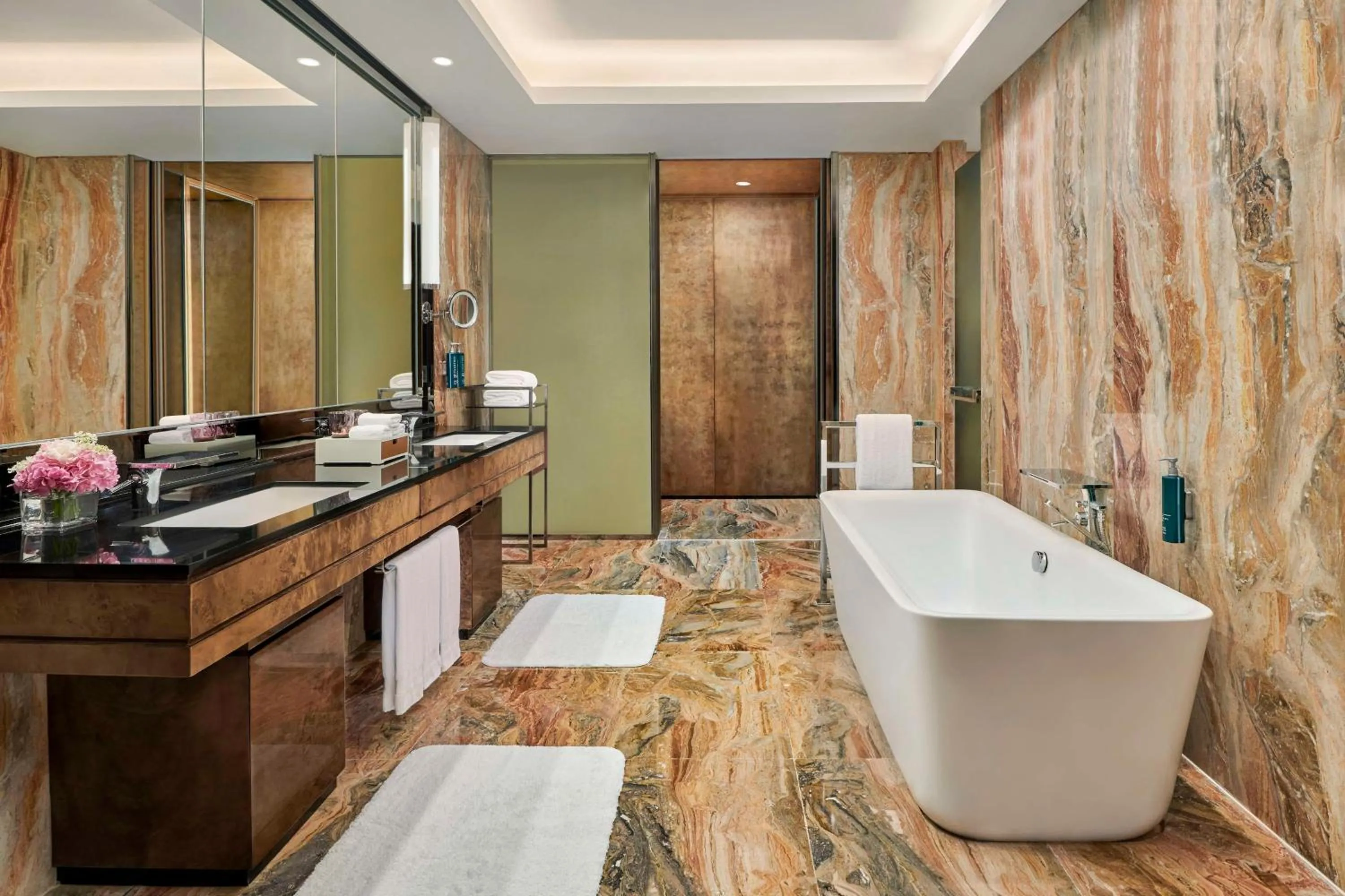 Bathroom in Hilton Guangzhou Tianhe