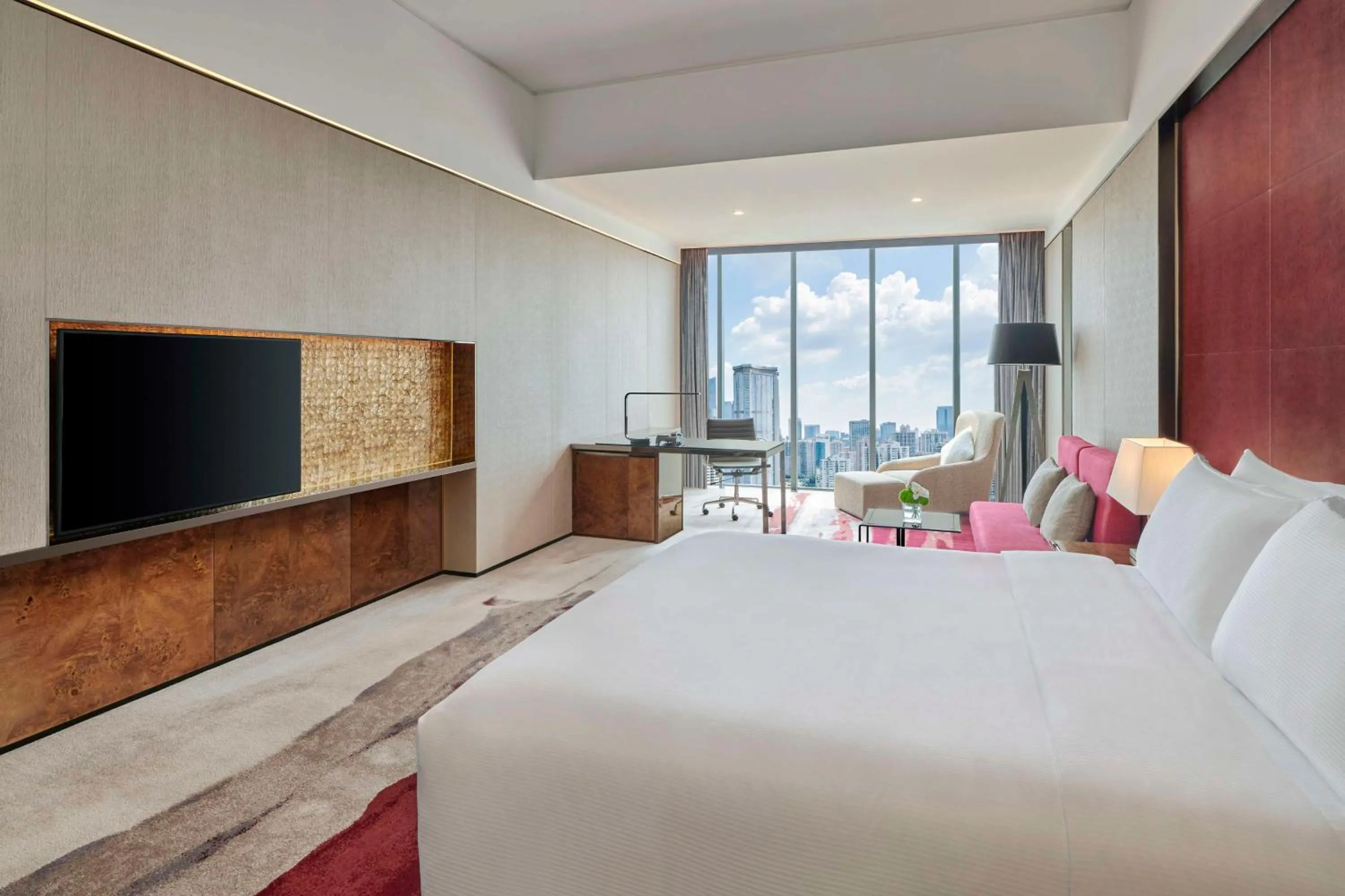 Living room, Bed in Hilton Guangzhou Tianhe