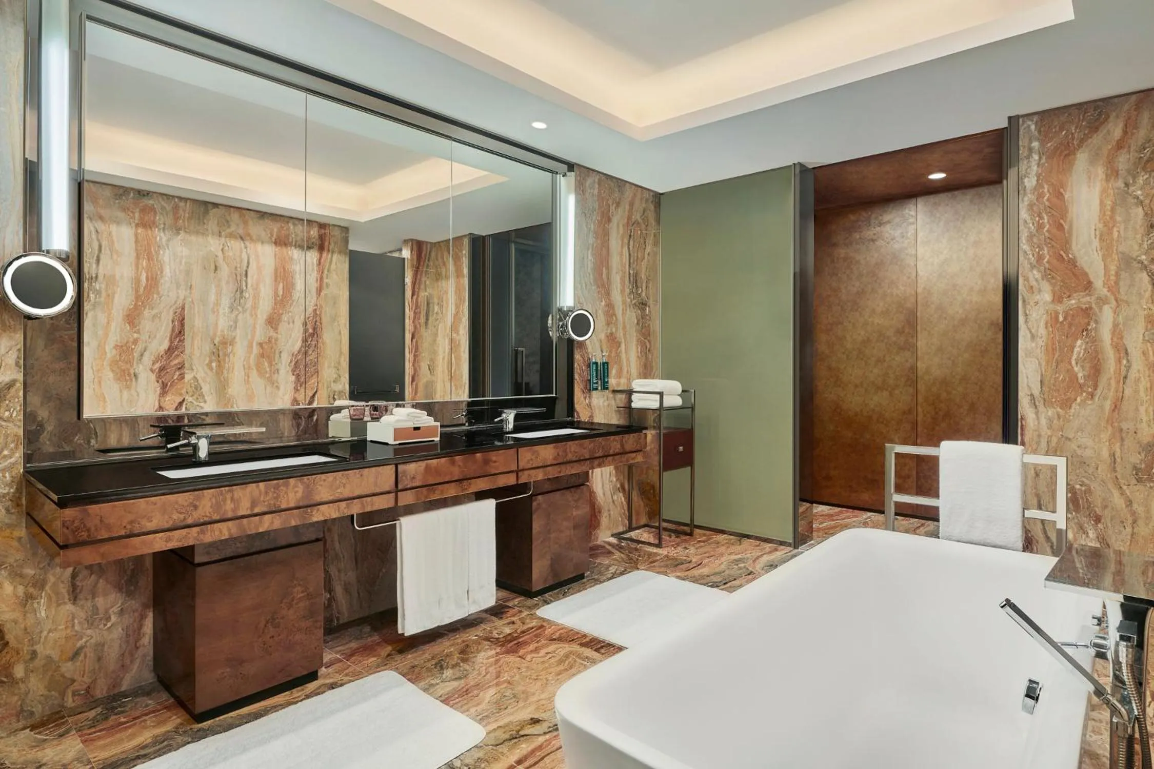 Bathroom in Hilton Guangzhou Tianhe