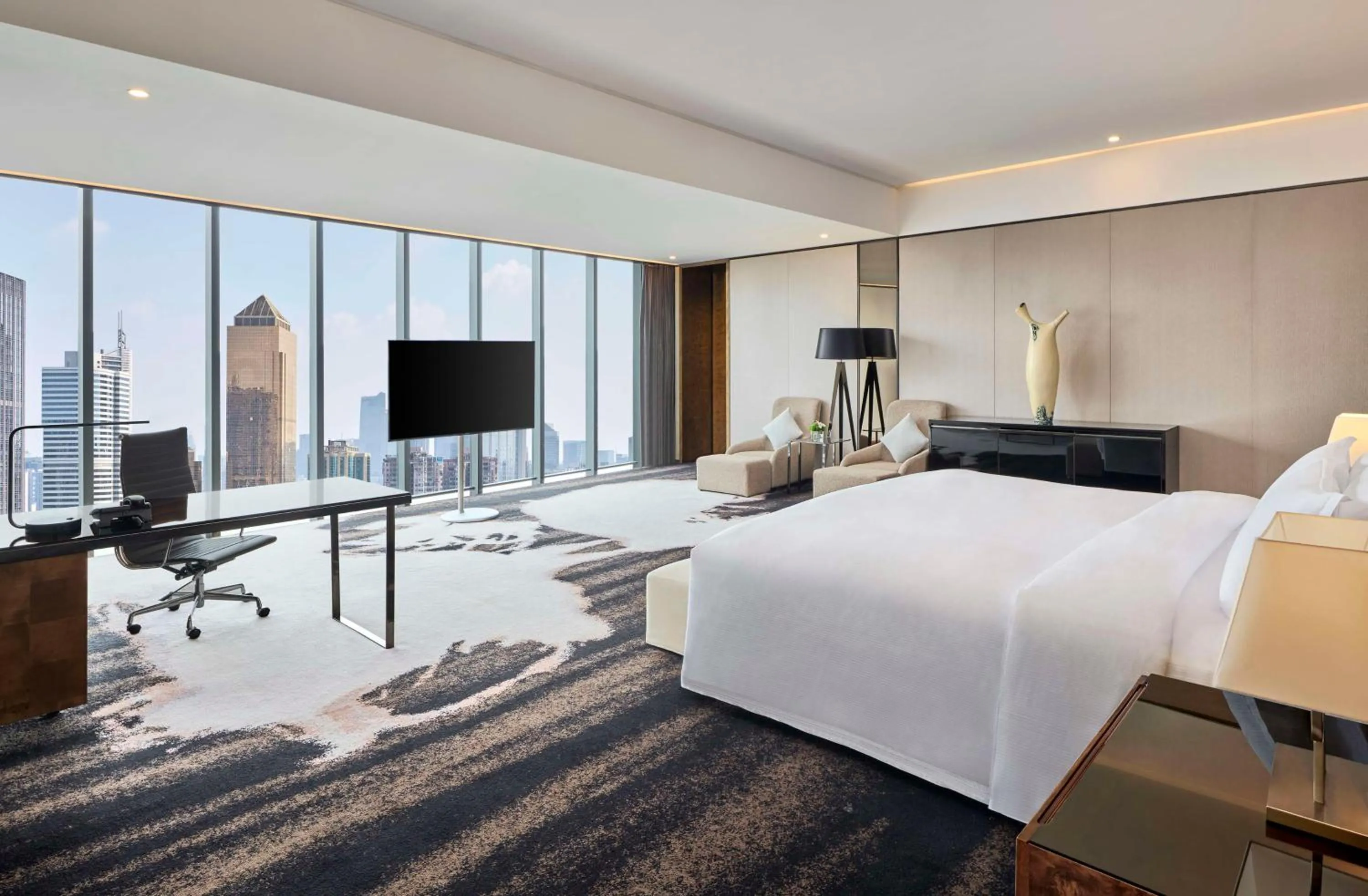 Living room, Bed in Hilton Guangzhou Tianhe