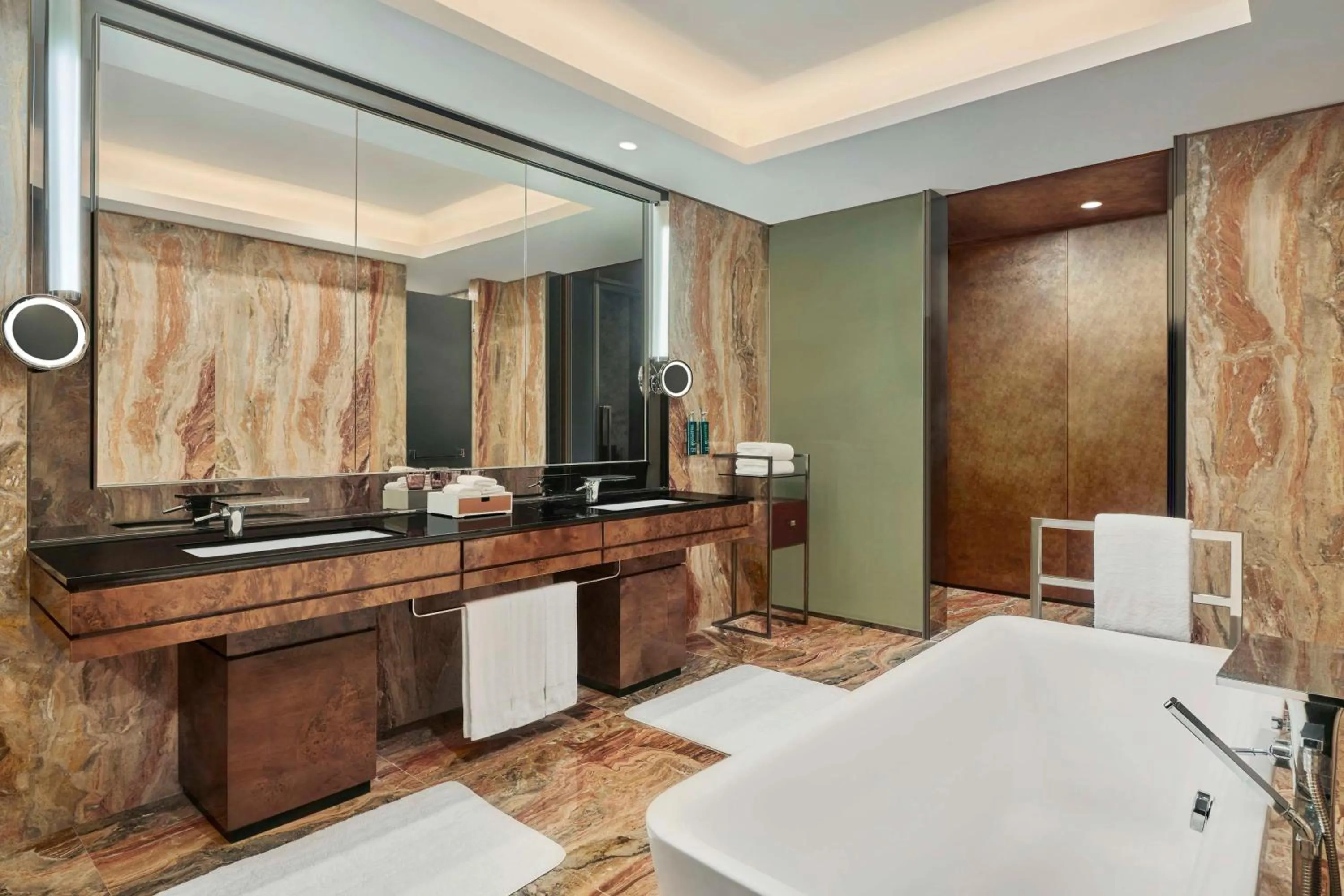Bathroom in Hilton Guangzhou Tianhe