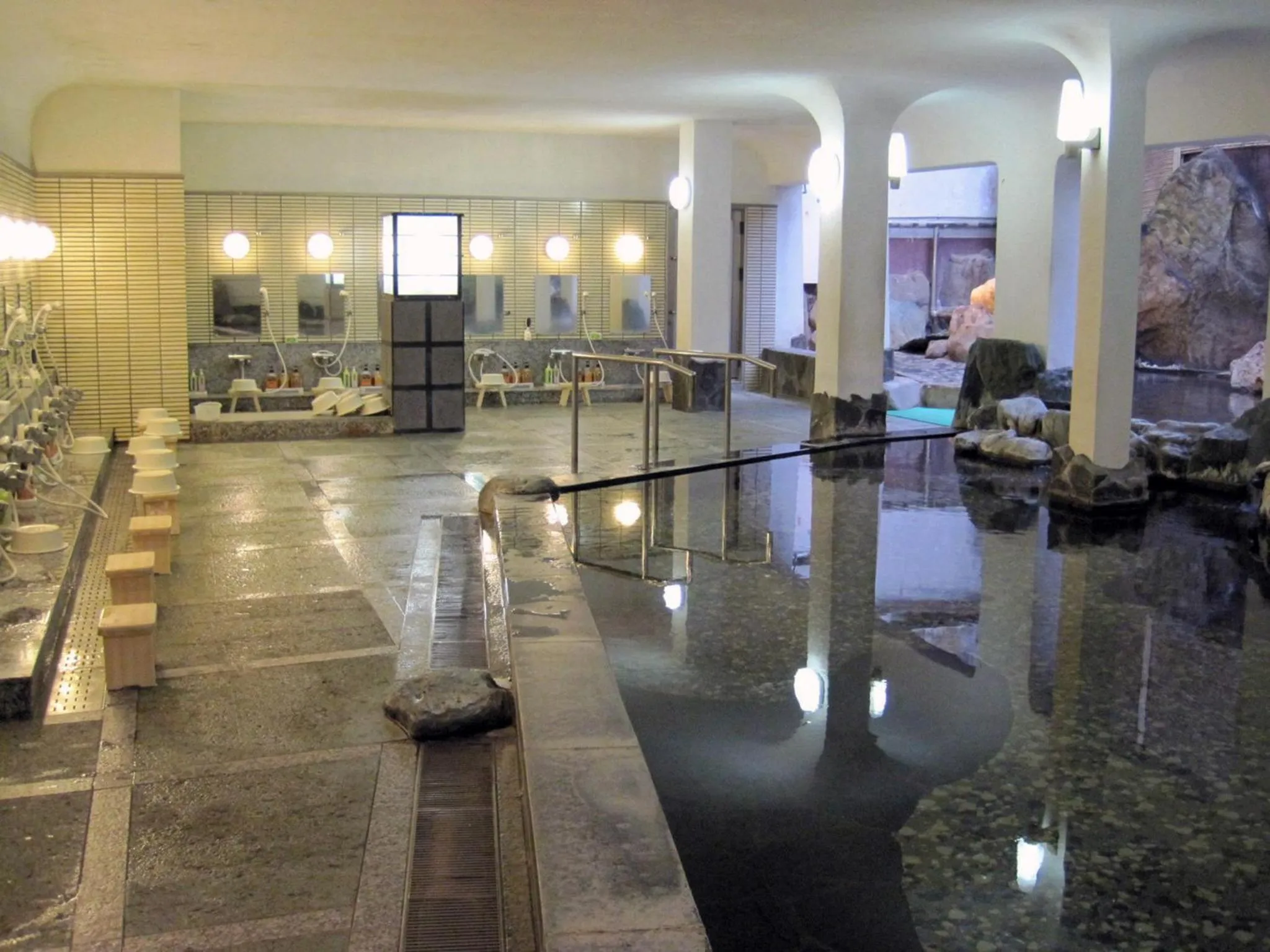 Hot Spring Bath in Hoseikan