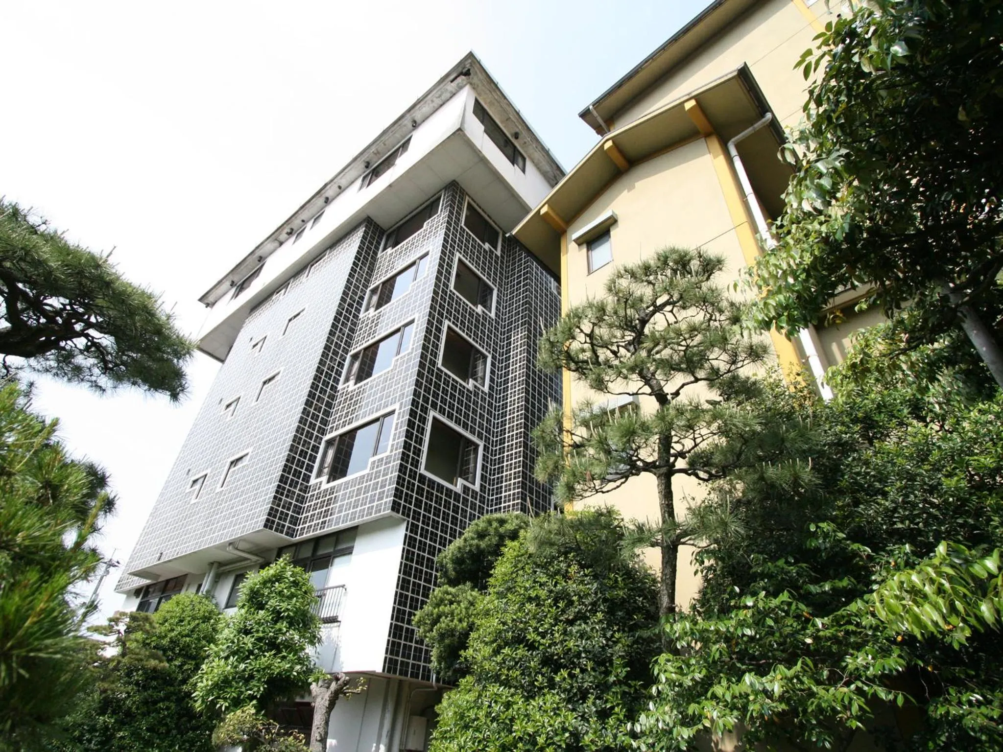 Facade/entrance in Hoseikan