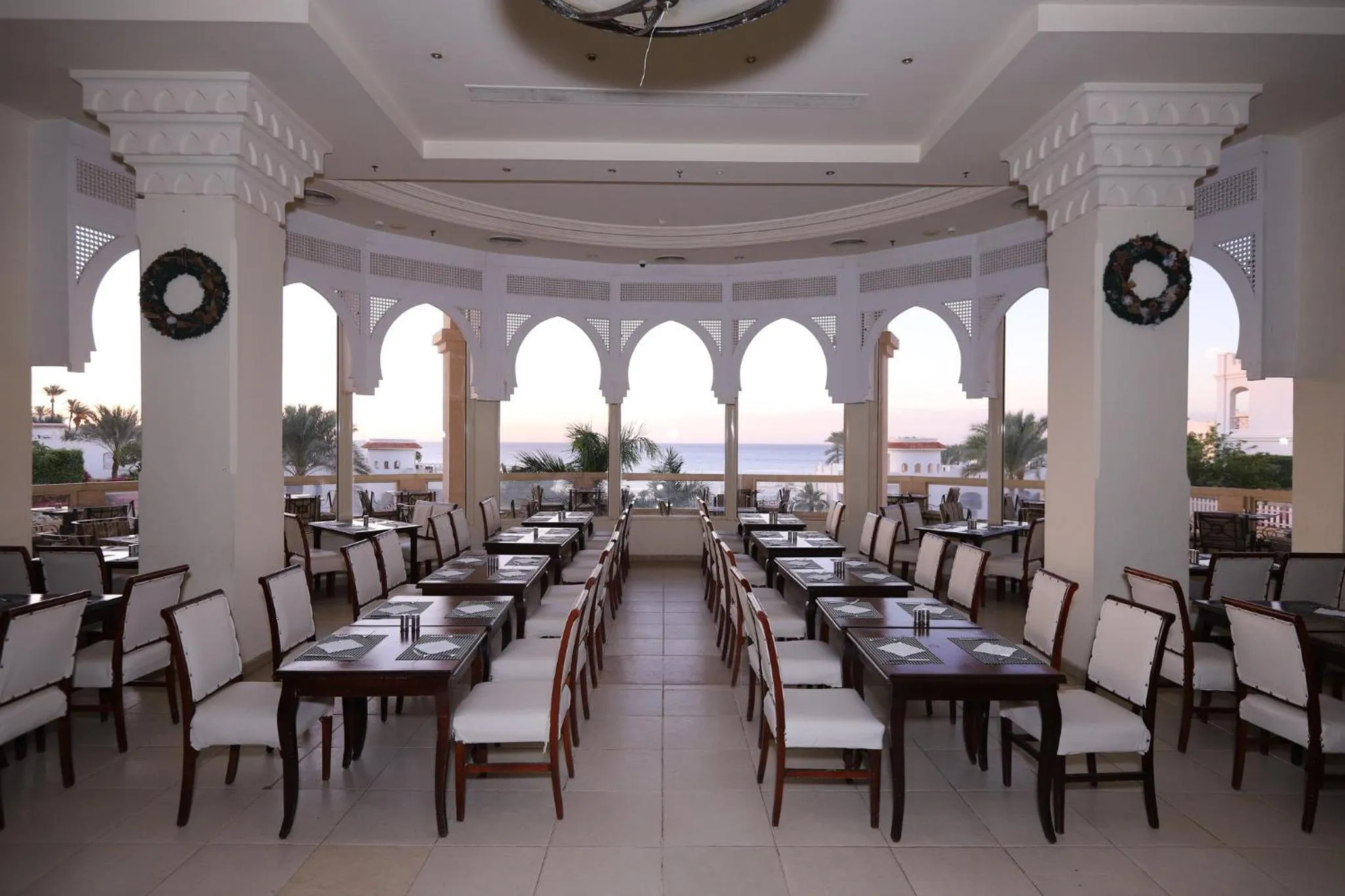 Restaurant/places to eat in Continental Plaza Beach Resort