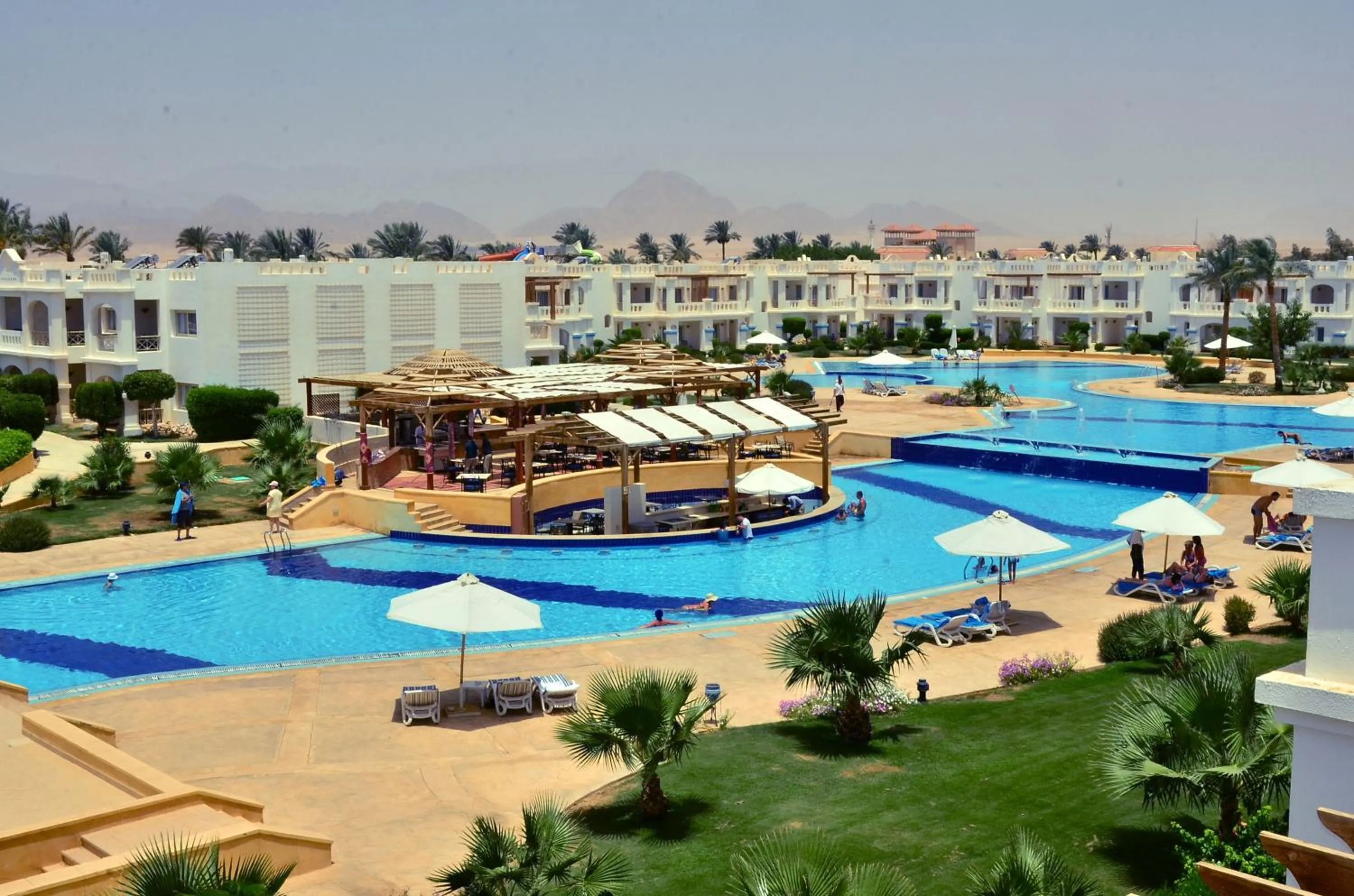 Swimming pool in Continental Plaza Beach Resort